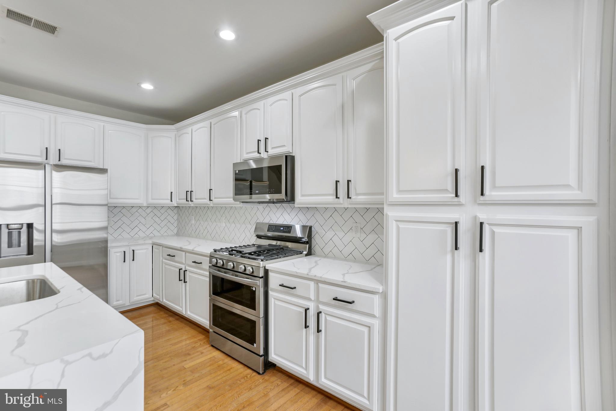 WILLOW OAKS AT FAIR LAKES - Residential