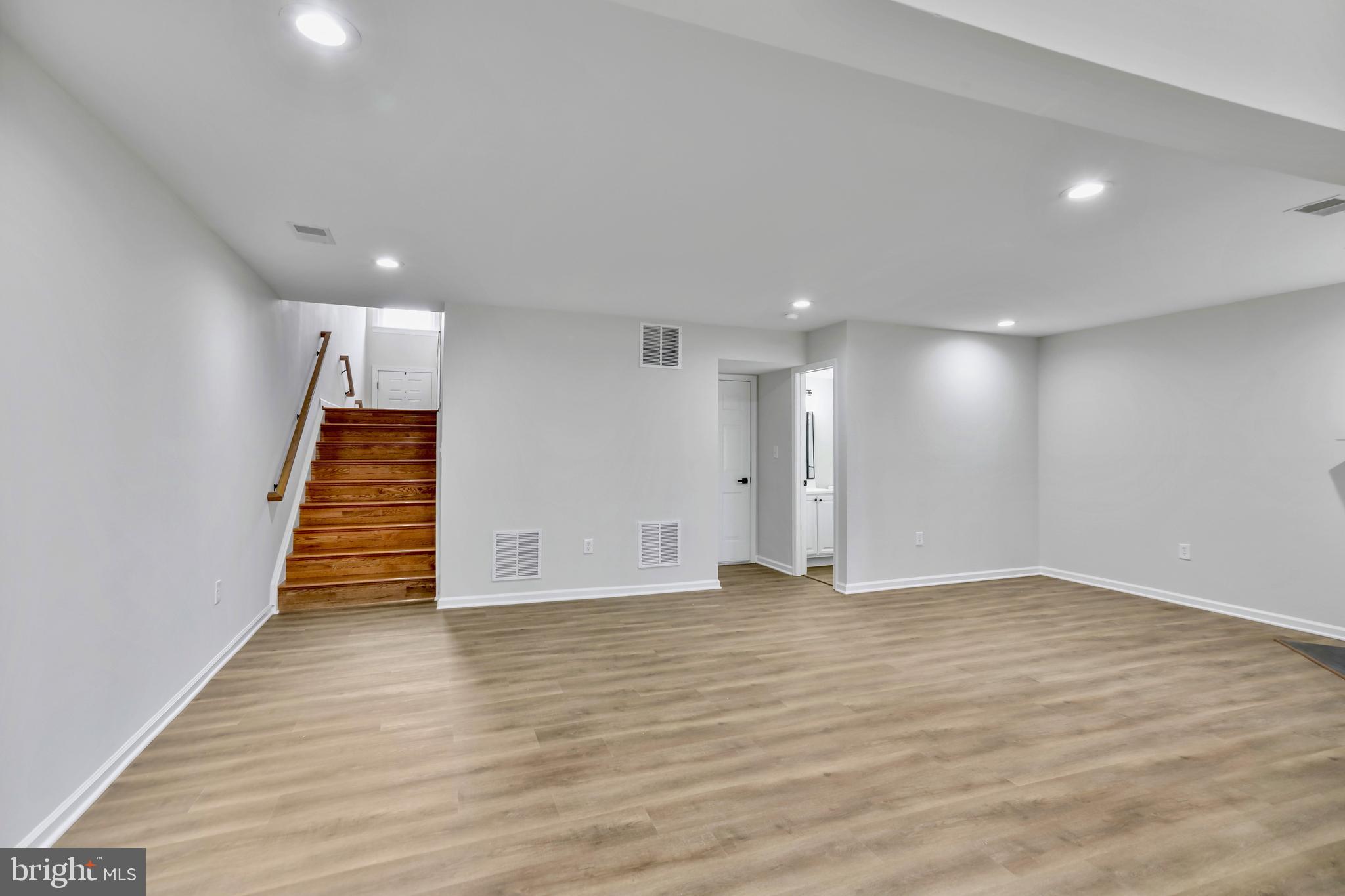 WILLOW OAKS AT FAIR LAKES - Residential