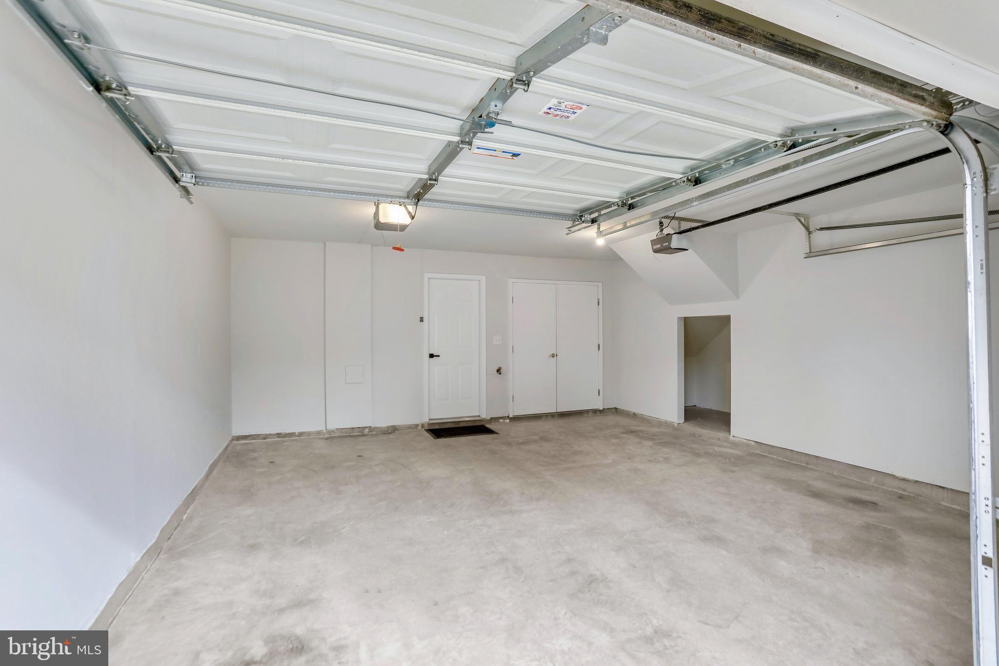 WILLOW OAKS AT FAIR LAKES - Residential