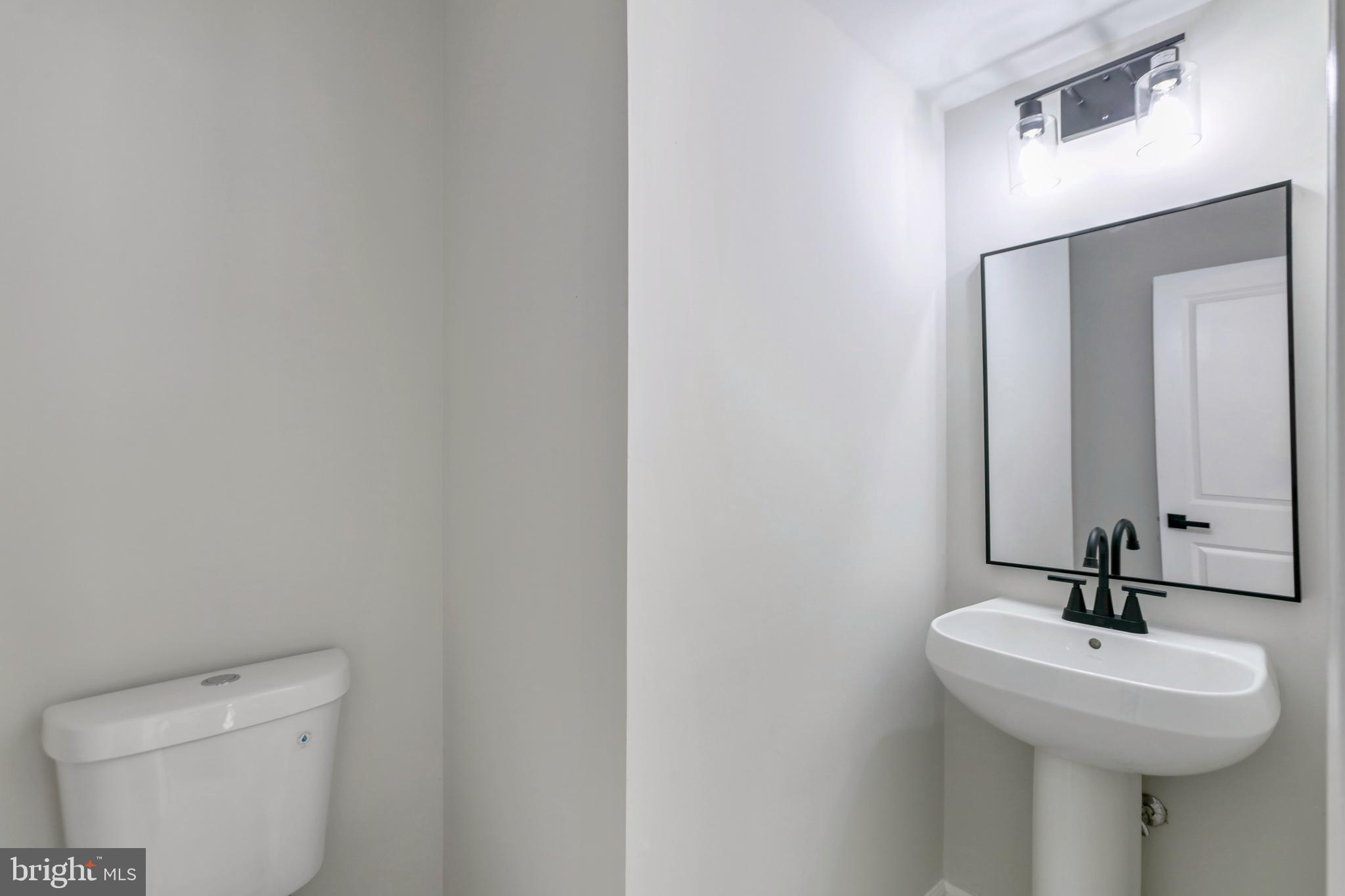 WILLOW OAKS AT FAIR LAKES - Residential