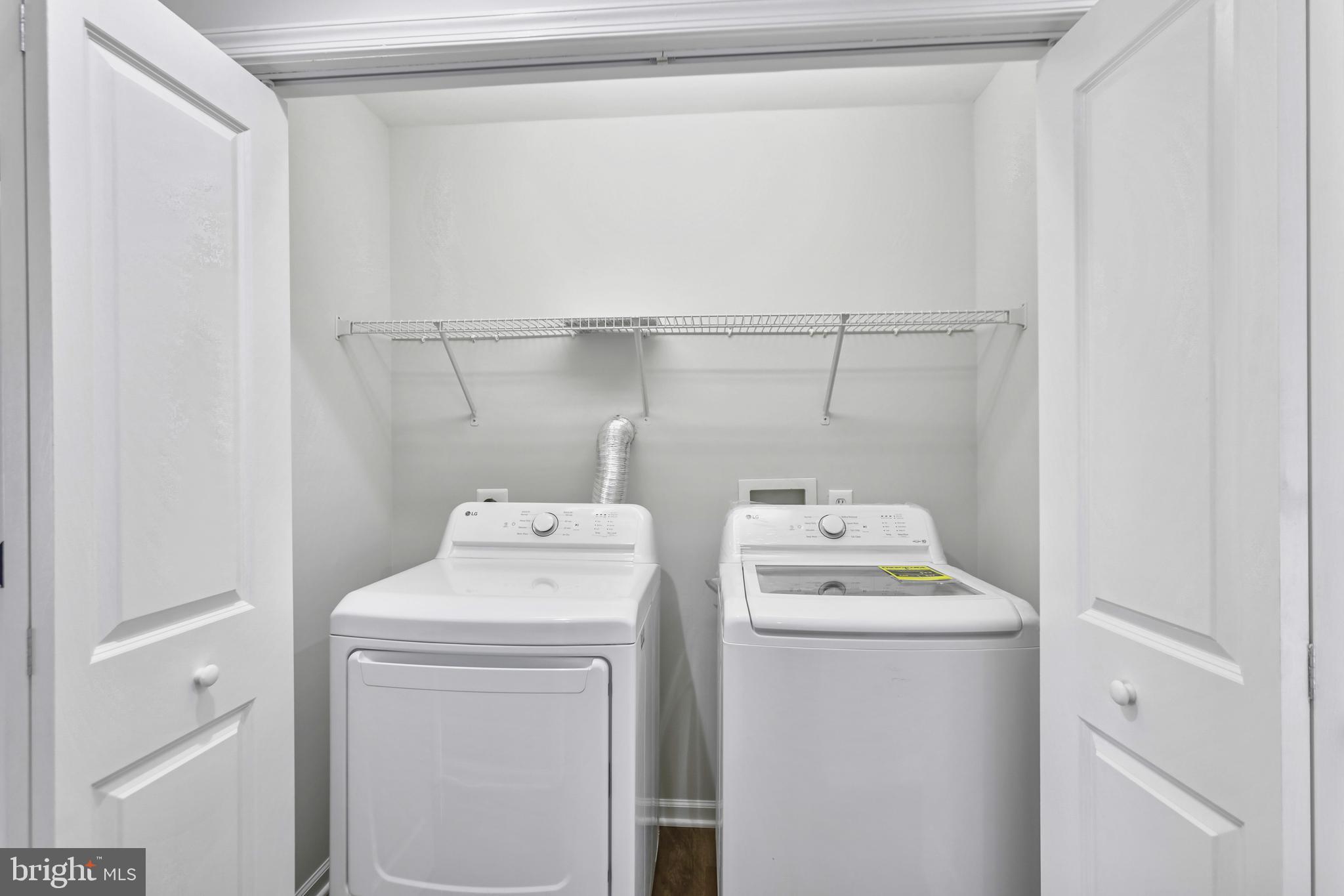 WILLOW OAKS AT FAIR LAKES - Residential