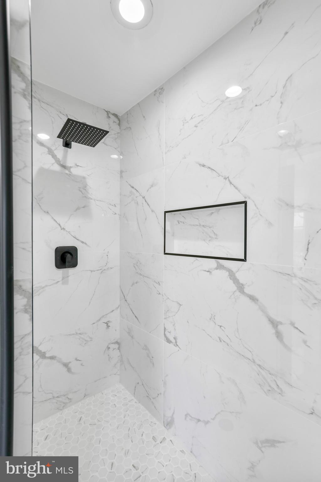 WILLOW OAKS AT FAIR LAKES - Residential