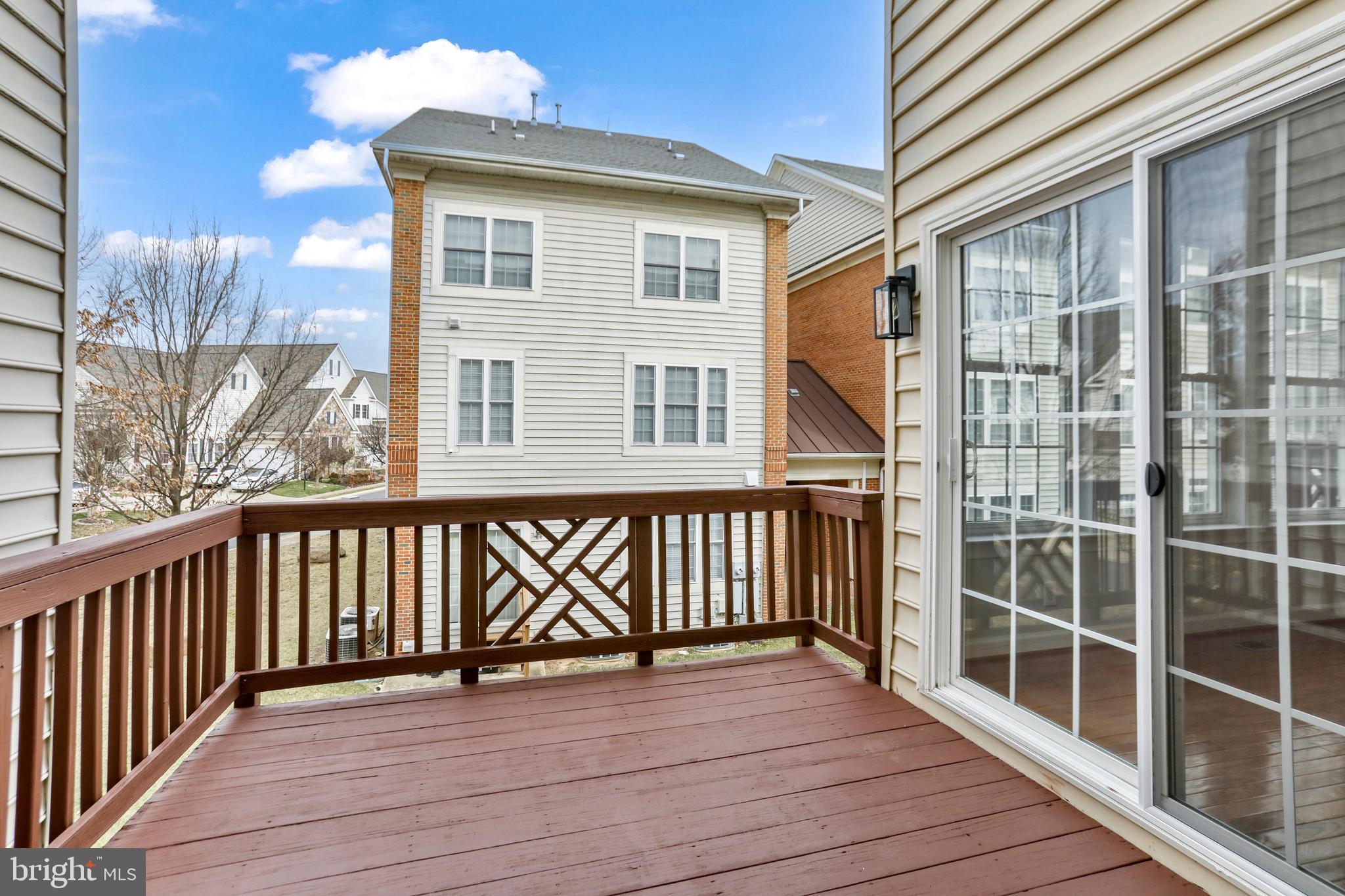 WILLOW OAKS AT FAIR LAKES - Residential