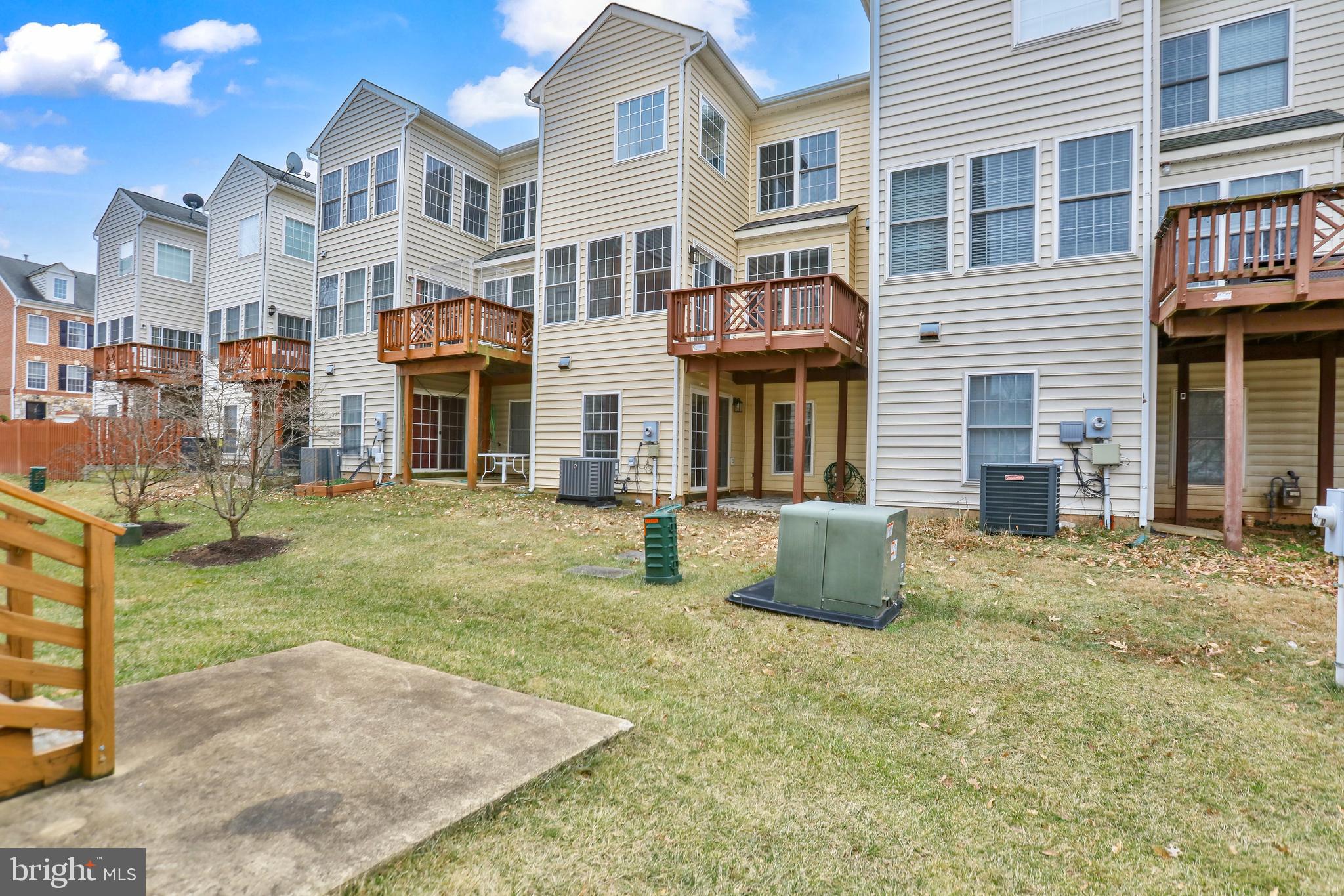 WILLOW OAKS AT FAIR LAKES - Residential