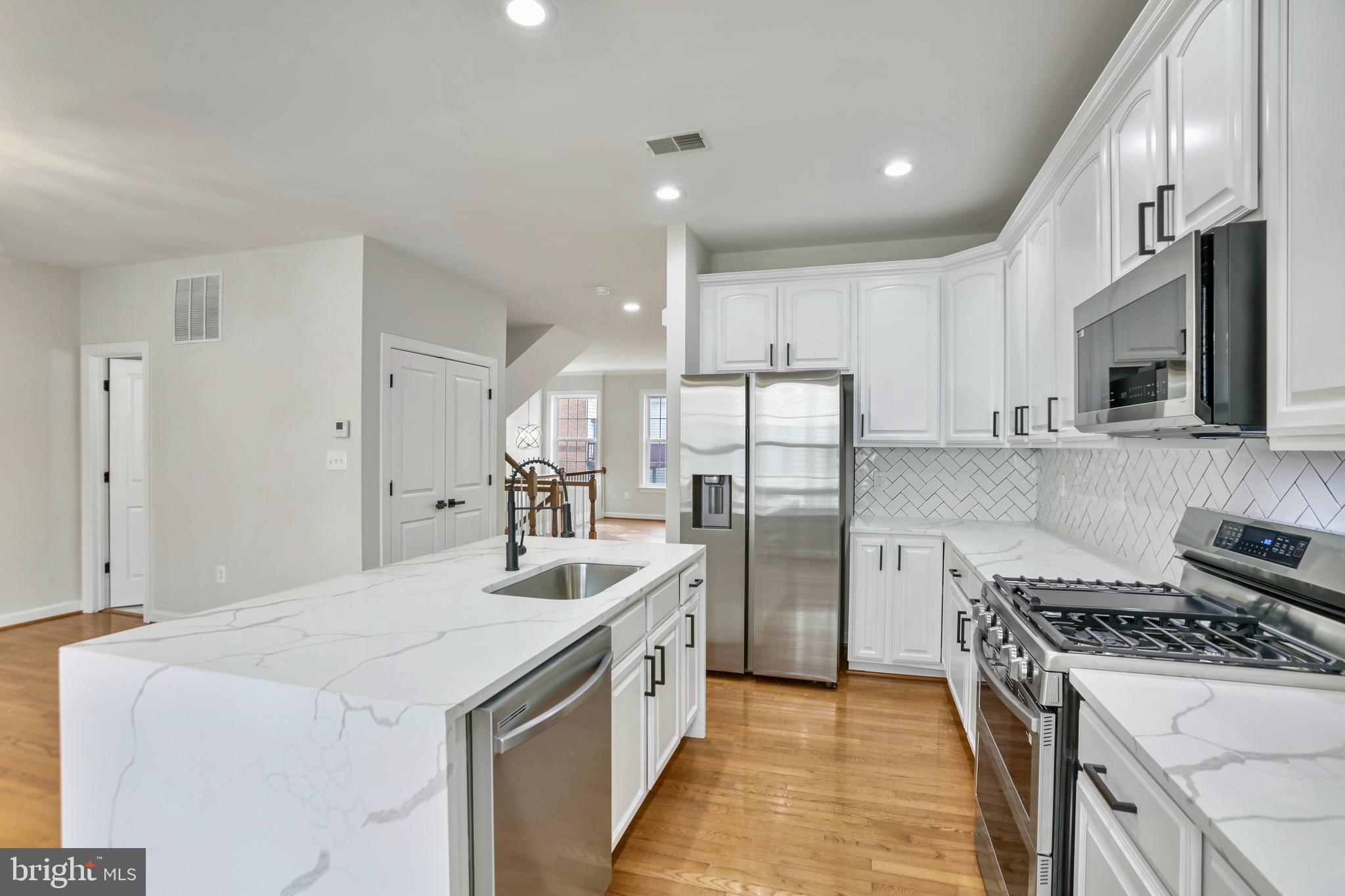 WILLOW OAKS AT FAIR LAKES - Residential