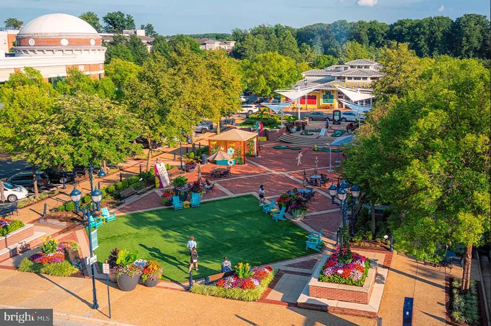 WILLOW OAKS AT FAIR LAKES - Residential