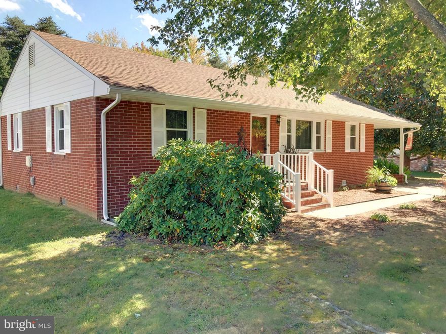 Well kept rancher in Grafton Village setting on .46 acres with fenced in back yard.  Mature trees in front provide for summertime shade.  Detached 1-car garage provides for plenty of work space and storage.   Stone patio off the family room has privacy fence.Easy access to downtown Fredericksburg, Leeland Station VRE and shopping. Home Warranty is included!