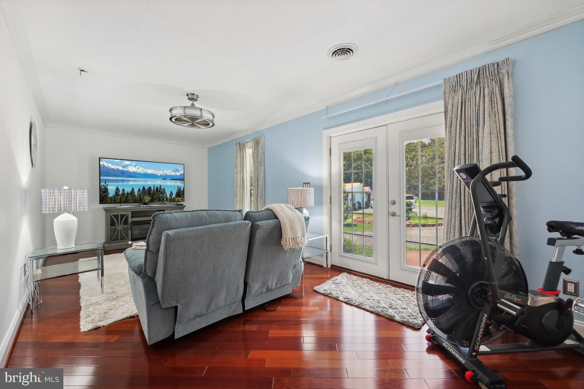 LIVINGSTON GROVE - Residential