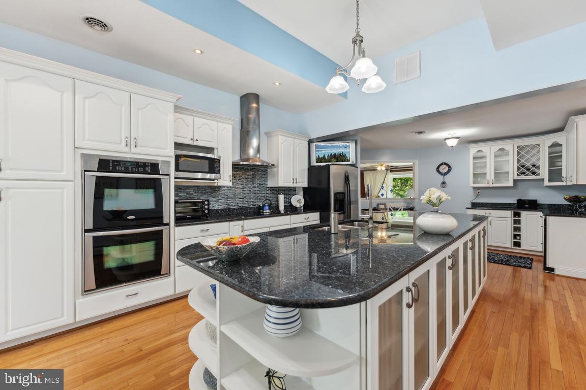 LIVINGSTON GROVE - Residential