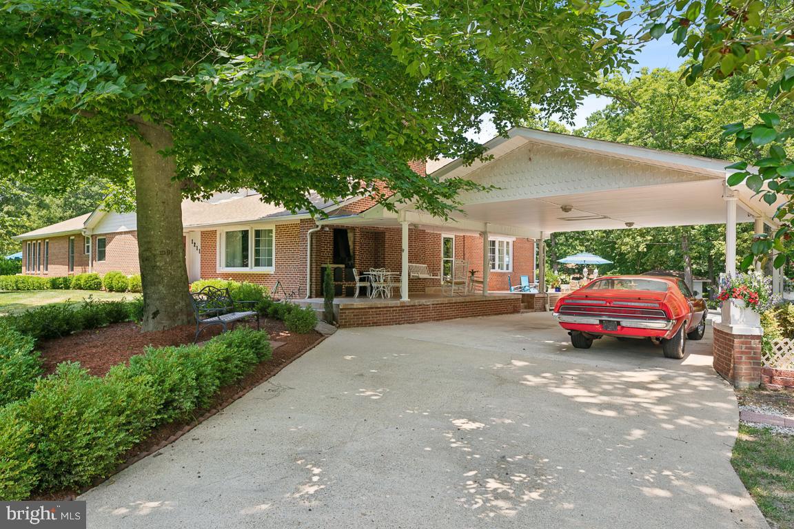 LIVINGSTON GROVE - Residential