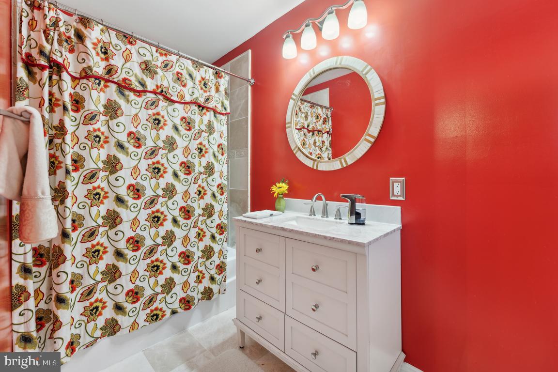 LIVINGSTON GROVE - Residential