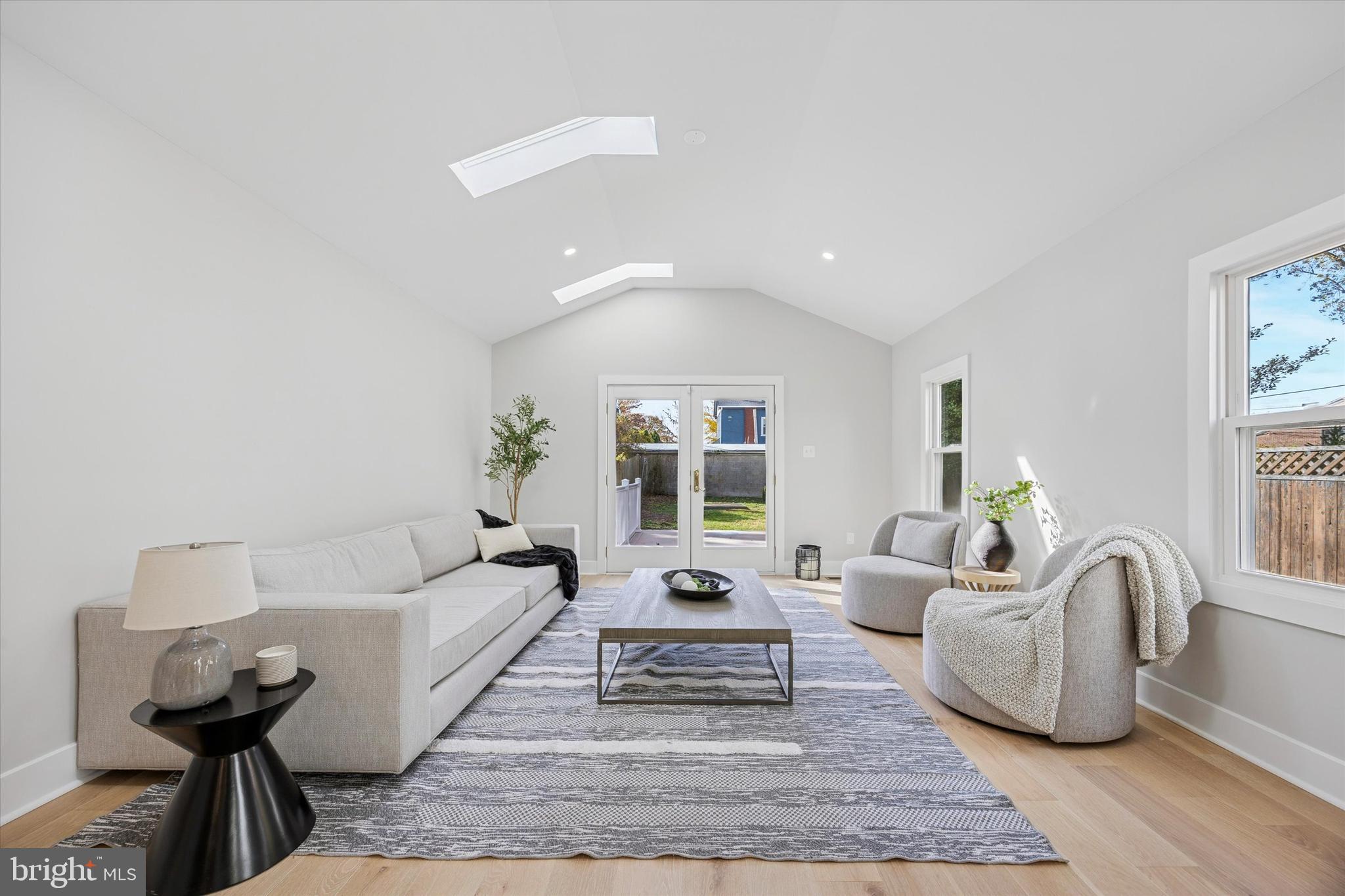 CAMELOT - Residential Lease