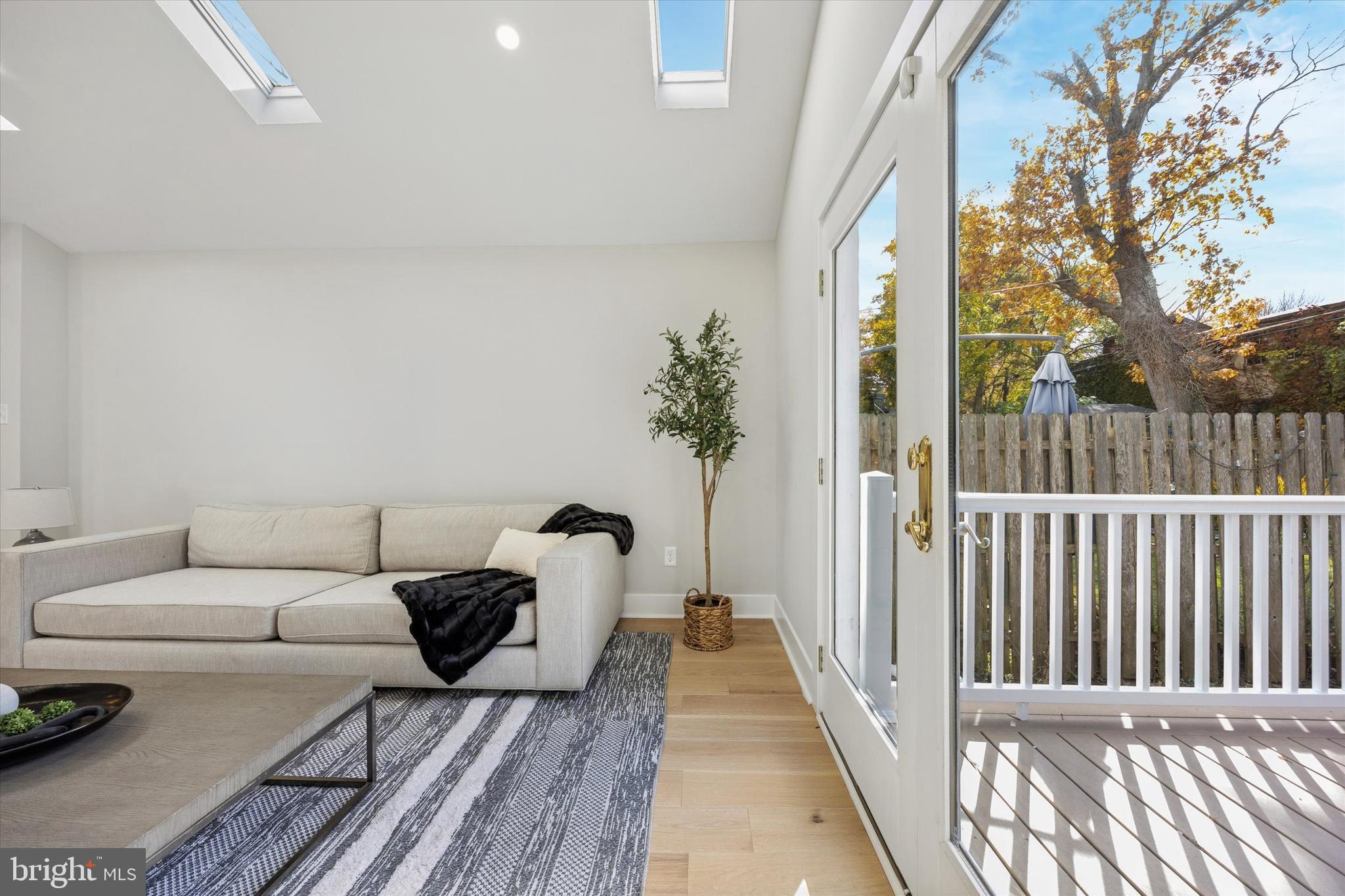 CAMELOT - Residential Lease