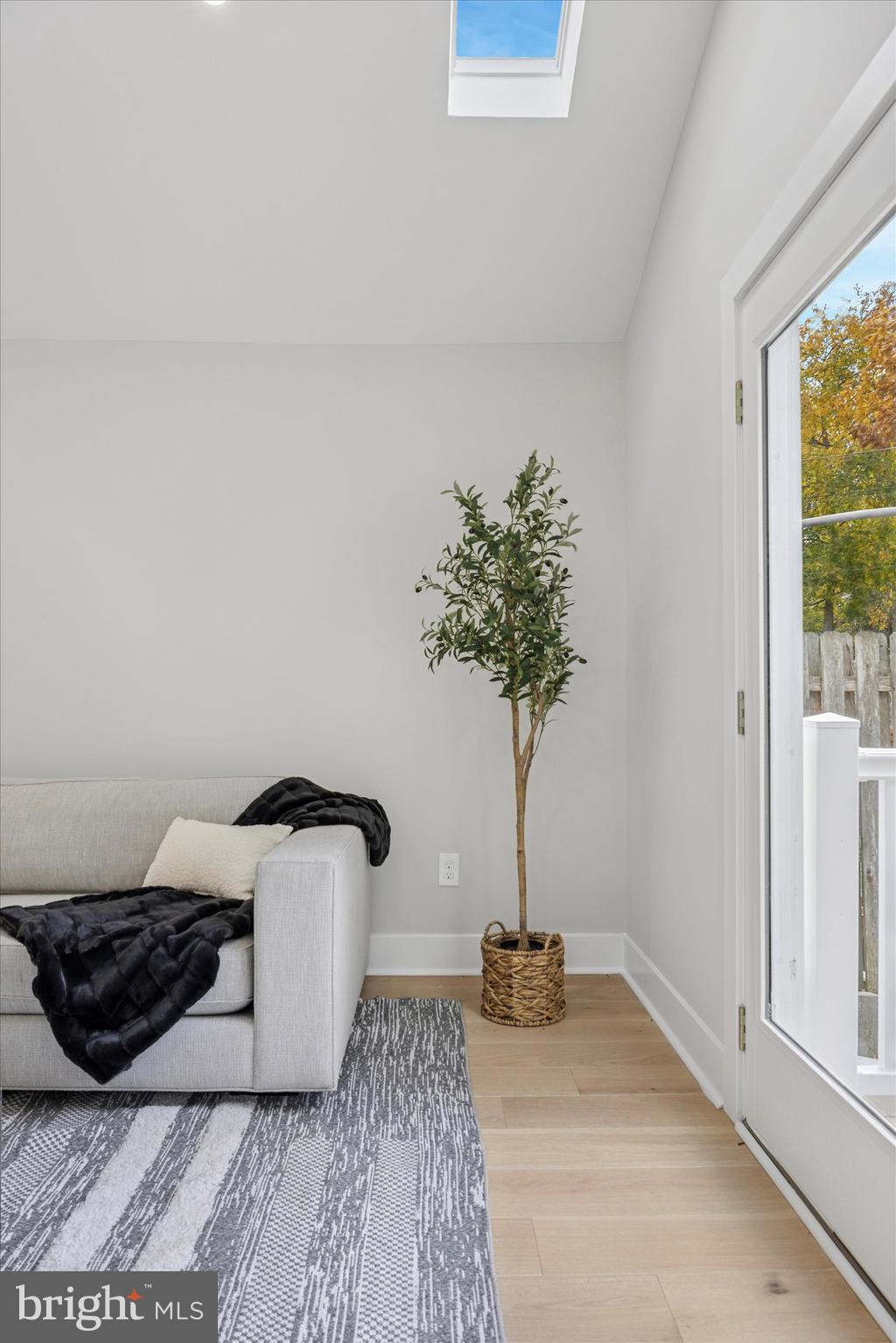 CAMELOT - Residential Lease