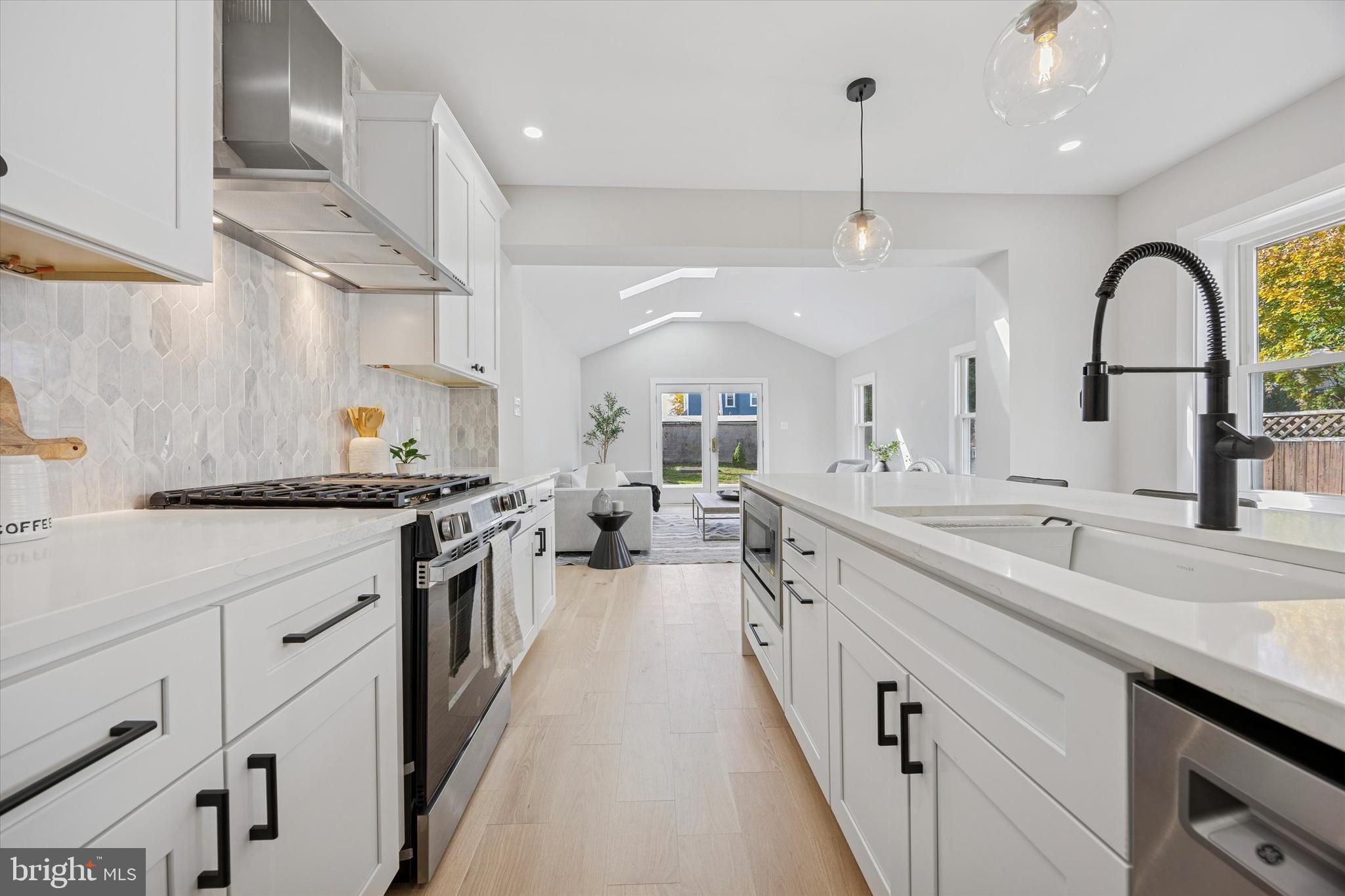 CAMELOT - Residential Lease