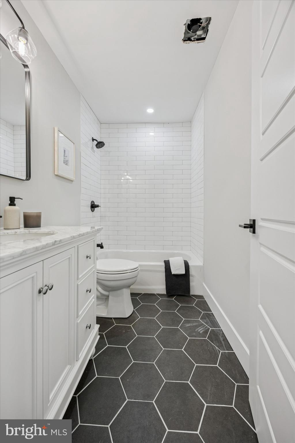 CAMELOT - Residential Lease