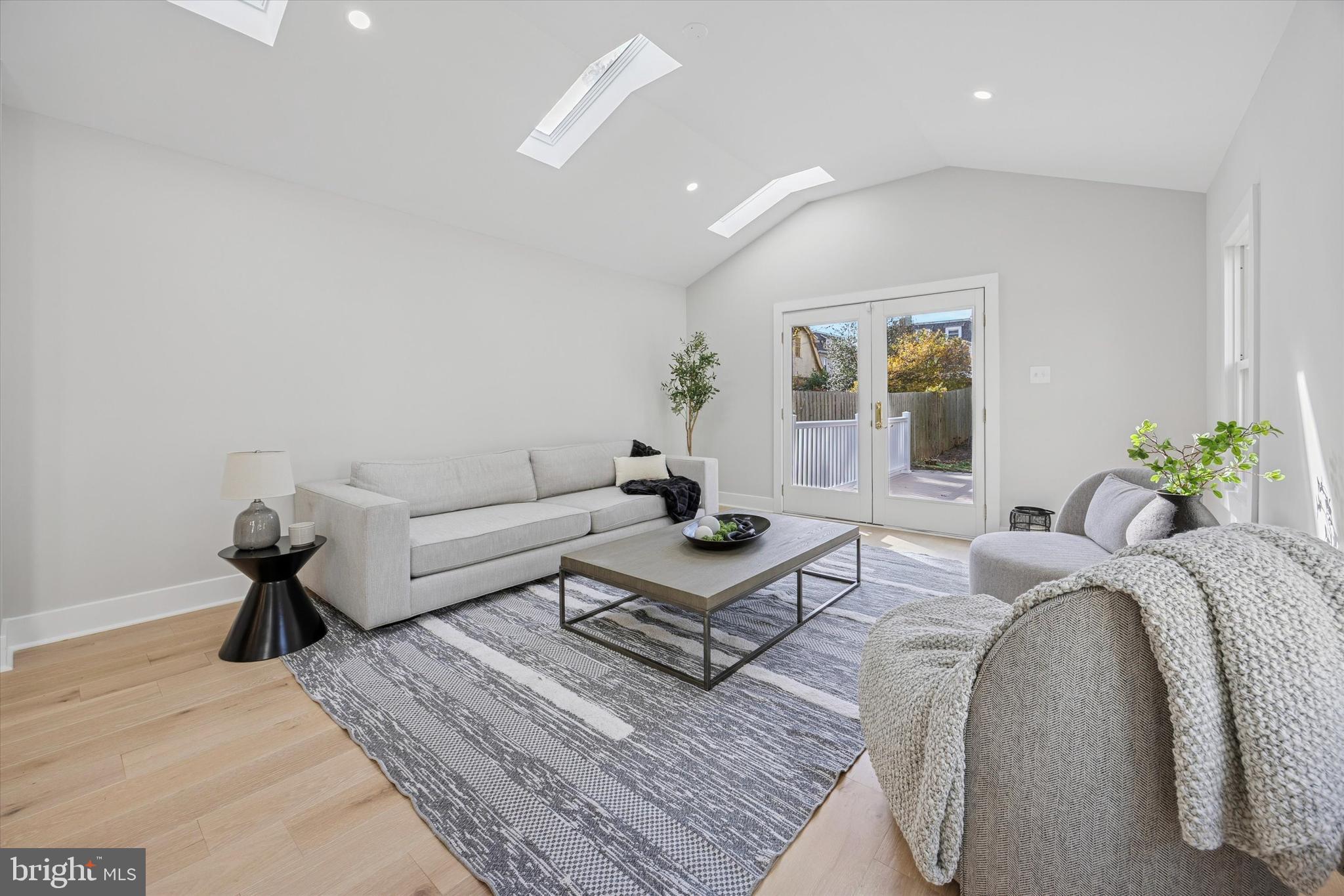 CAMELOT - Residential Lease