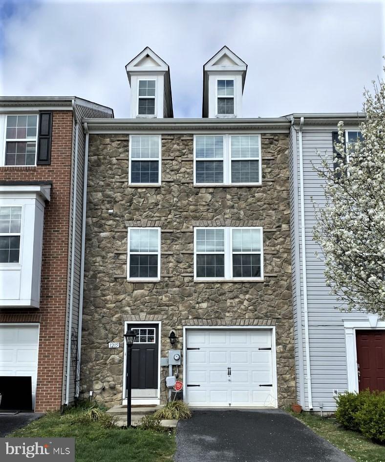 LAKELAND PLACE - Residential