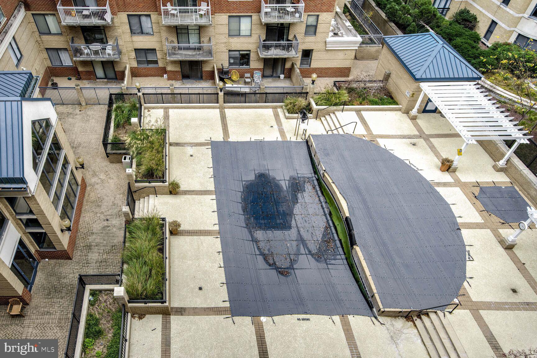 LEXINGTON SQUARE - Residential