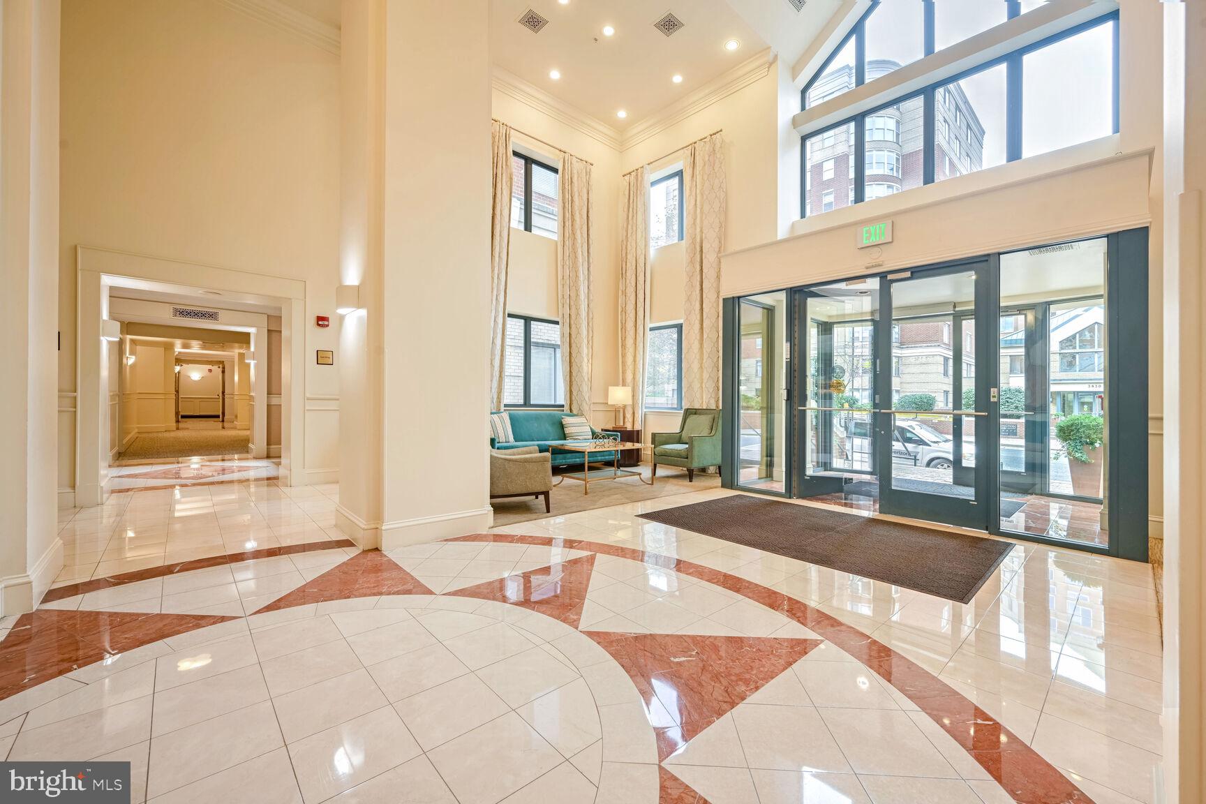 LEXINGTON SQUARE - Residential