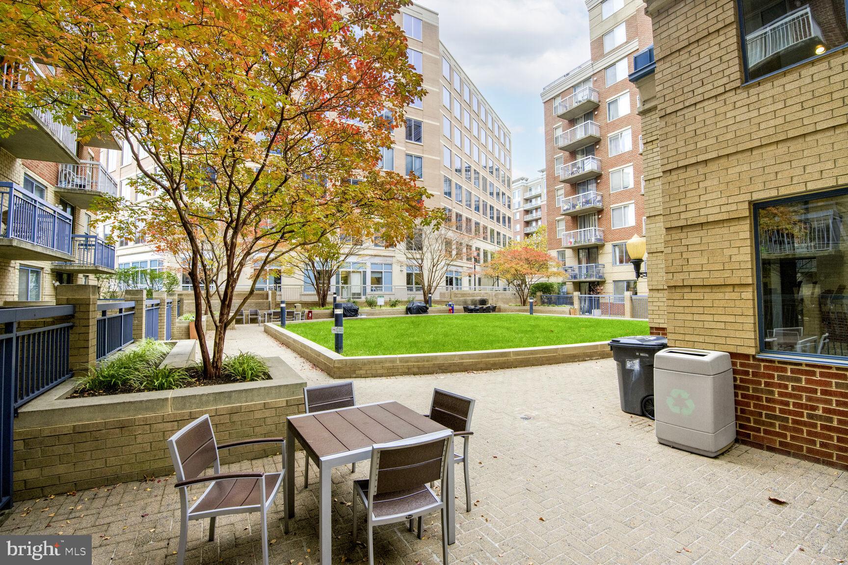 LEXINGTON SQUARE - Residential