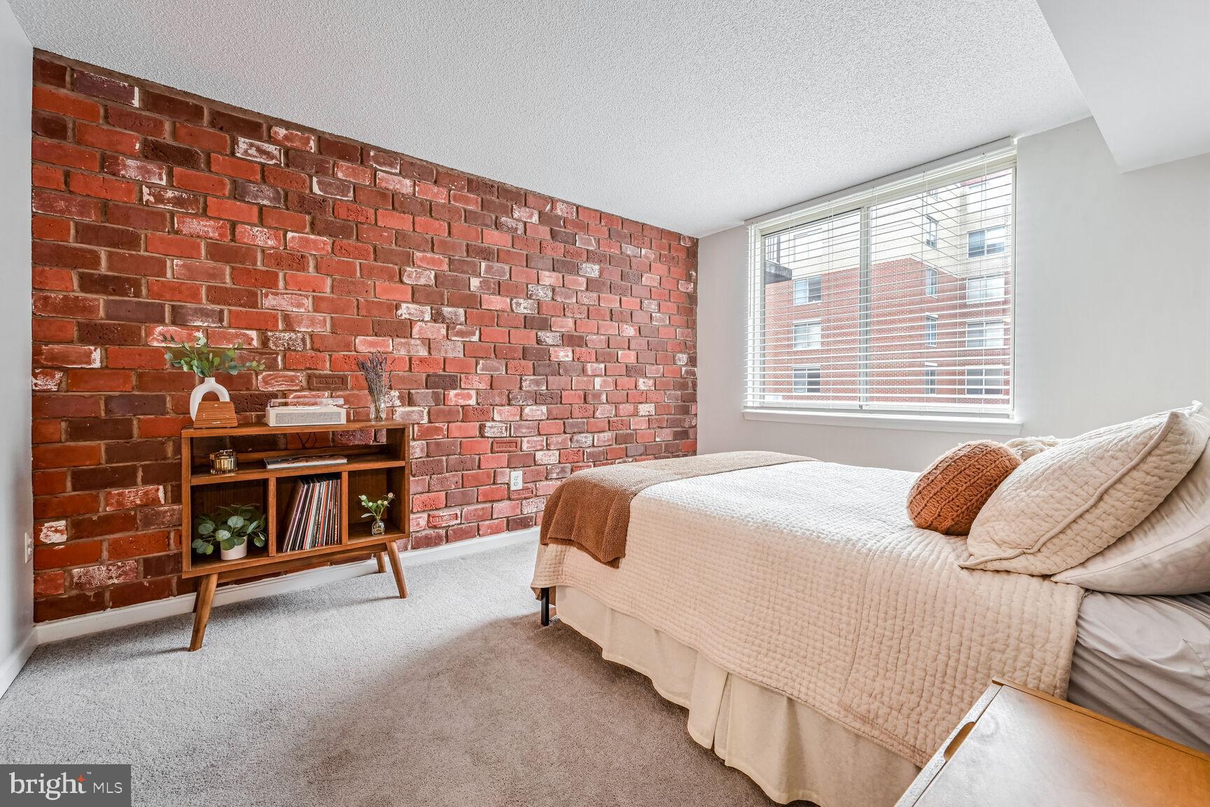 LEXINGTON SQUARE - Residential