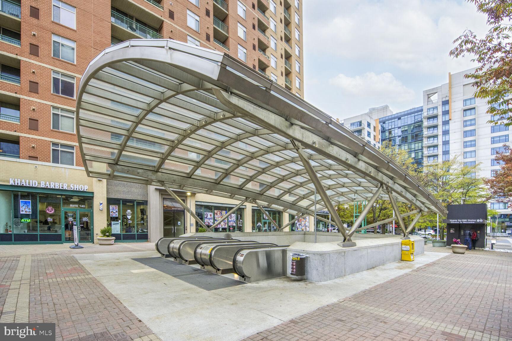 LEXINGTON SQUARE - Residential