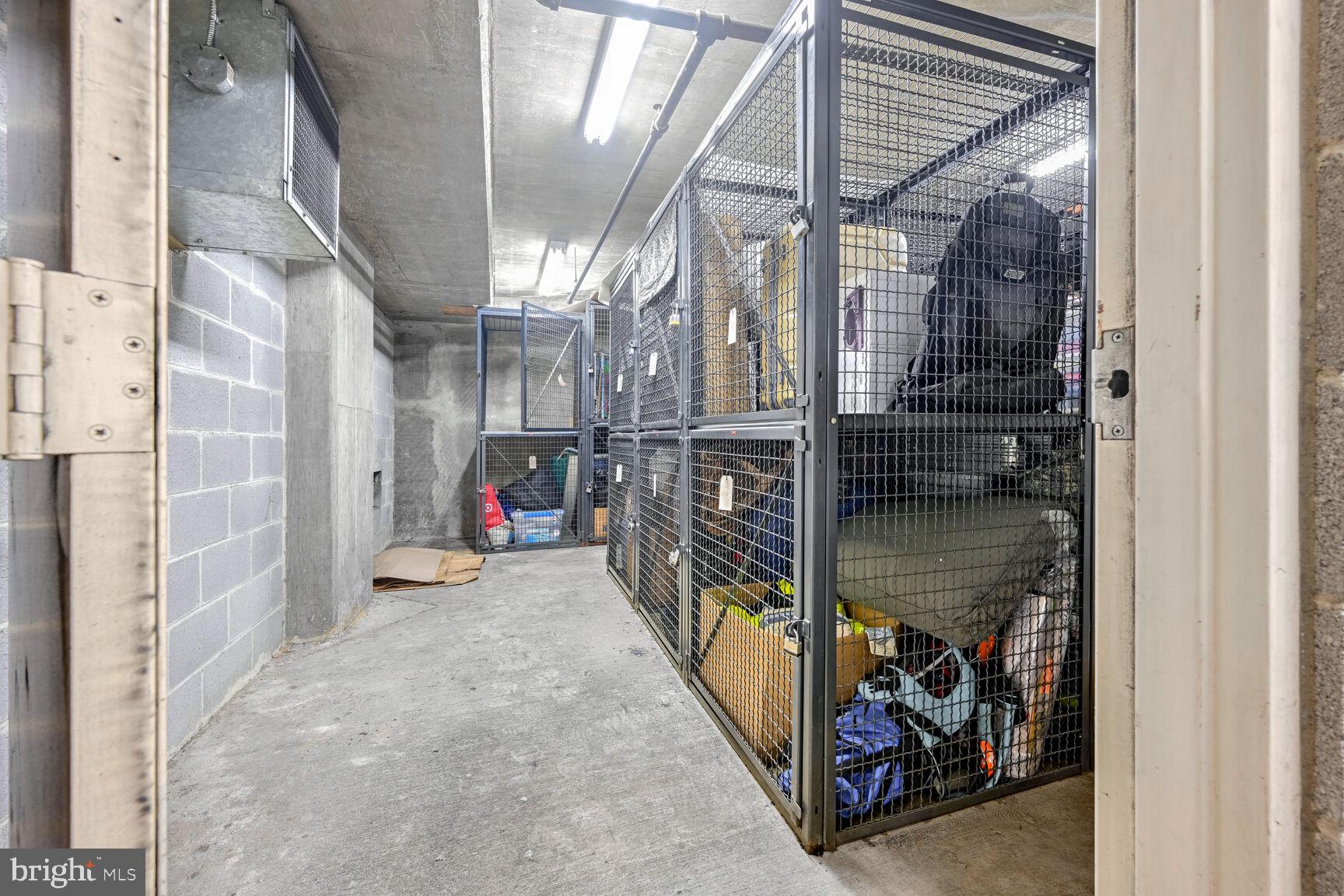 LEXINGTON SQUARE - Residential