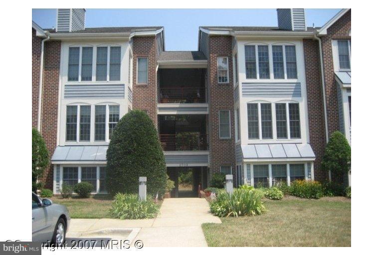 REDUCED and PRICED LOWER THAN OTHERS. Beautiful mid level unit in quiet Riva Trace. Crabbing pier, exercise paths, tennis & basketball courts, tot lot & kayak racks. Ceramic tile in kitchen & baths. Great location just minutes to access major routes to Baltimore and Washington. Close to shopping and restaurants. $250 move in fee. Sold in as in condition with AHS warranty