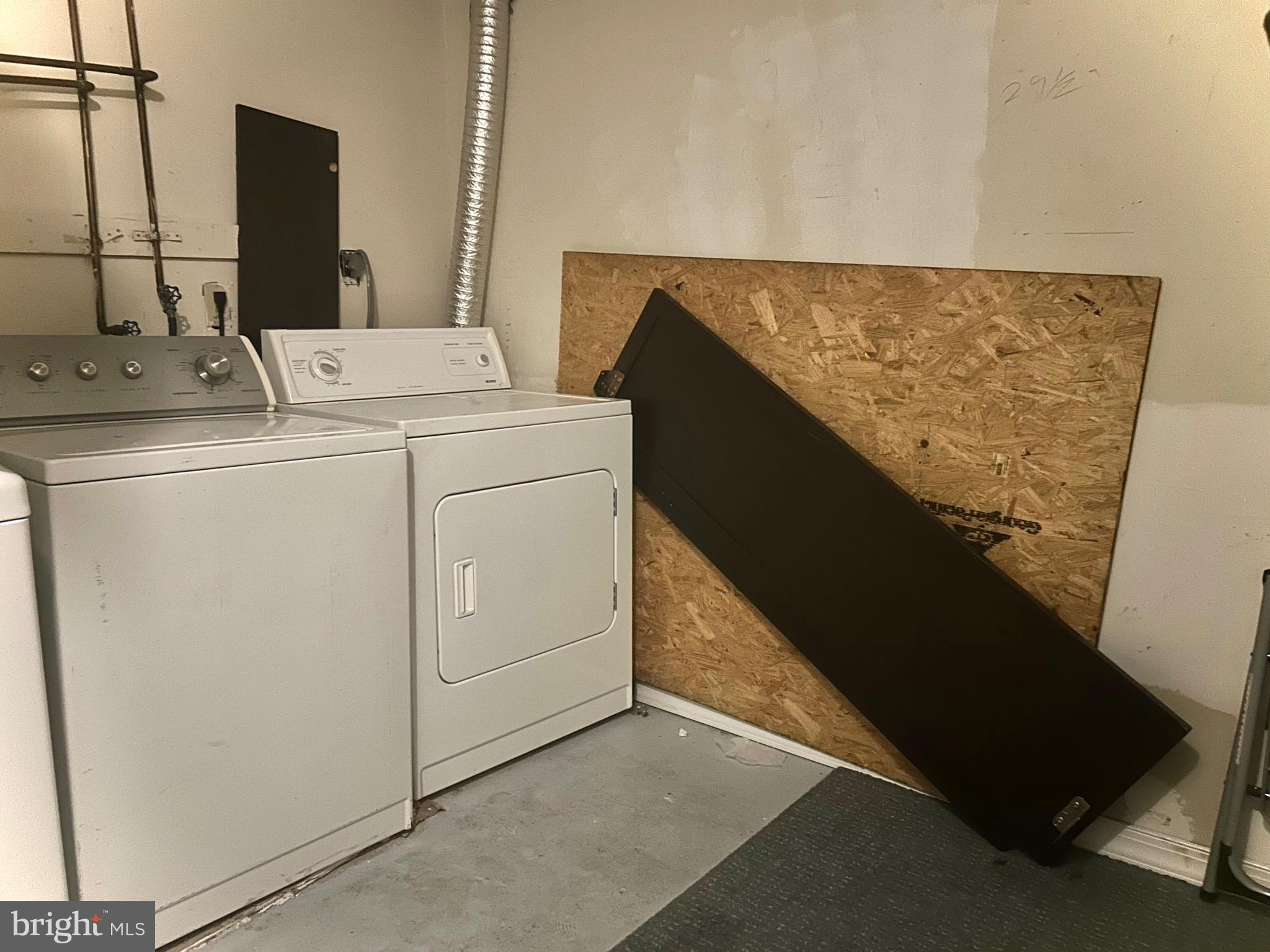 THE OAKS AT SIXTY FIFTH - Residential