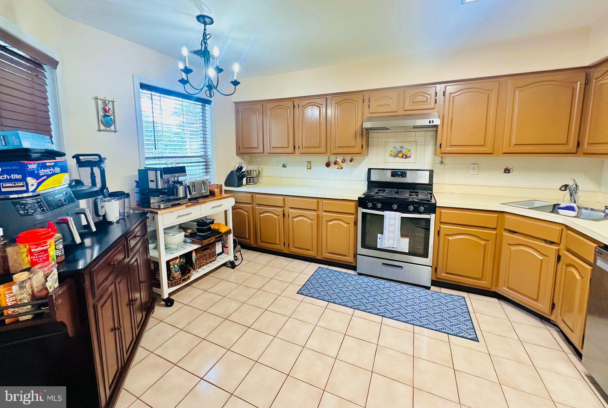 10 COLEBROOK COURT