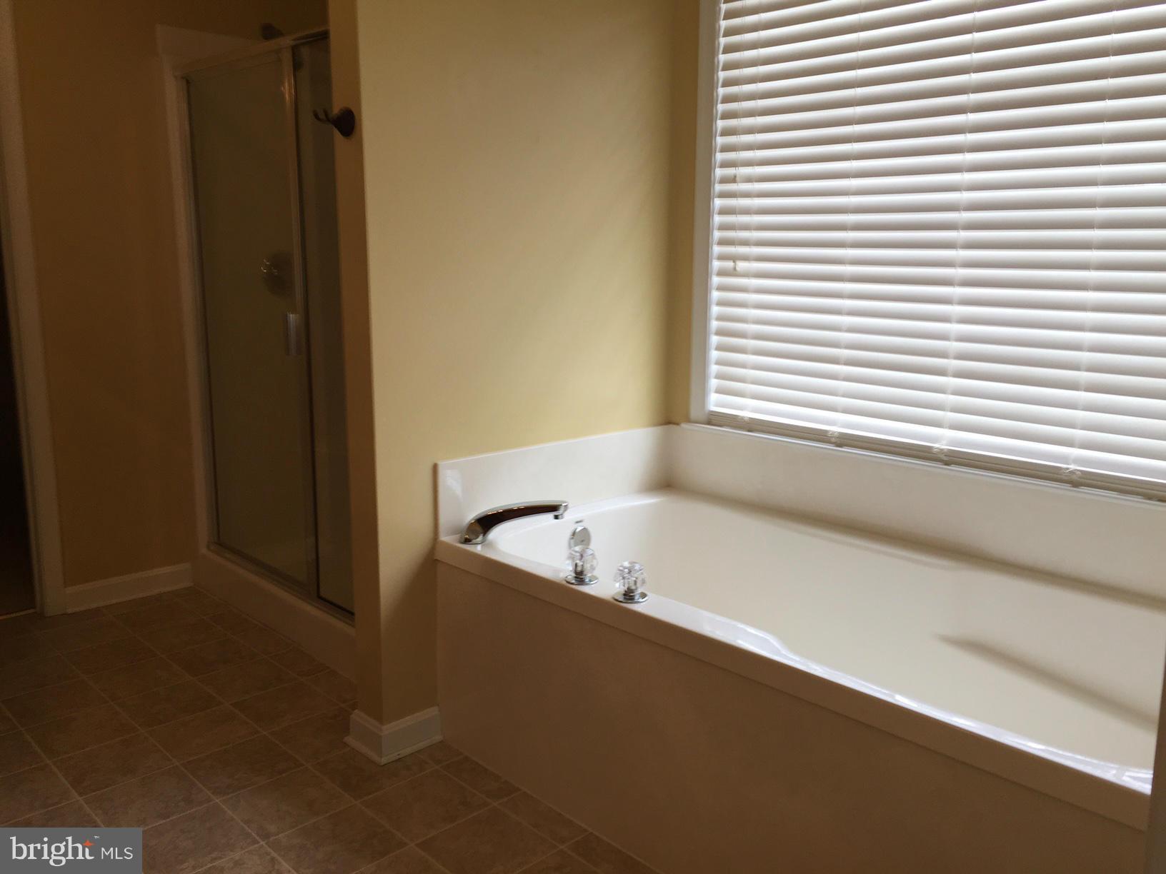 ESTATES AT SINGLETREE - Residential Lease