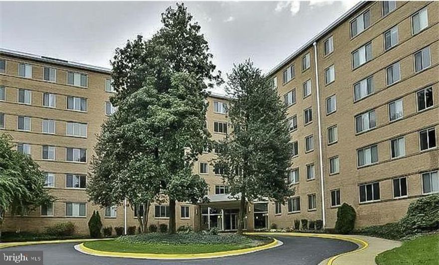 LOCATION & ALL UTILITIES INCLUDED! Large Sun Filled 1BR with large closet located across the street from Lyon Village Shopping Center. Groceries, Starbucks, and the Italian Deli (Best Subs in the area!!) Wood Floors, large living room, renovated bathroom, stainless steel appliances. Pool, Fitness Center.