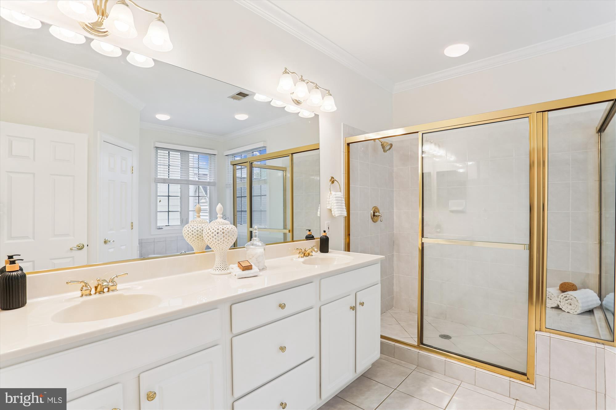 LAKELANDS - Residential