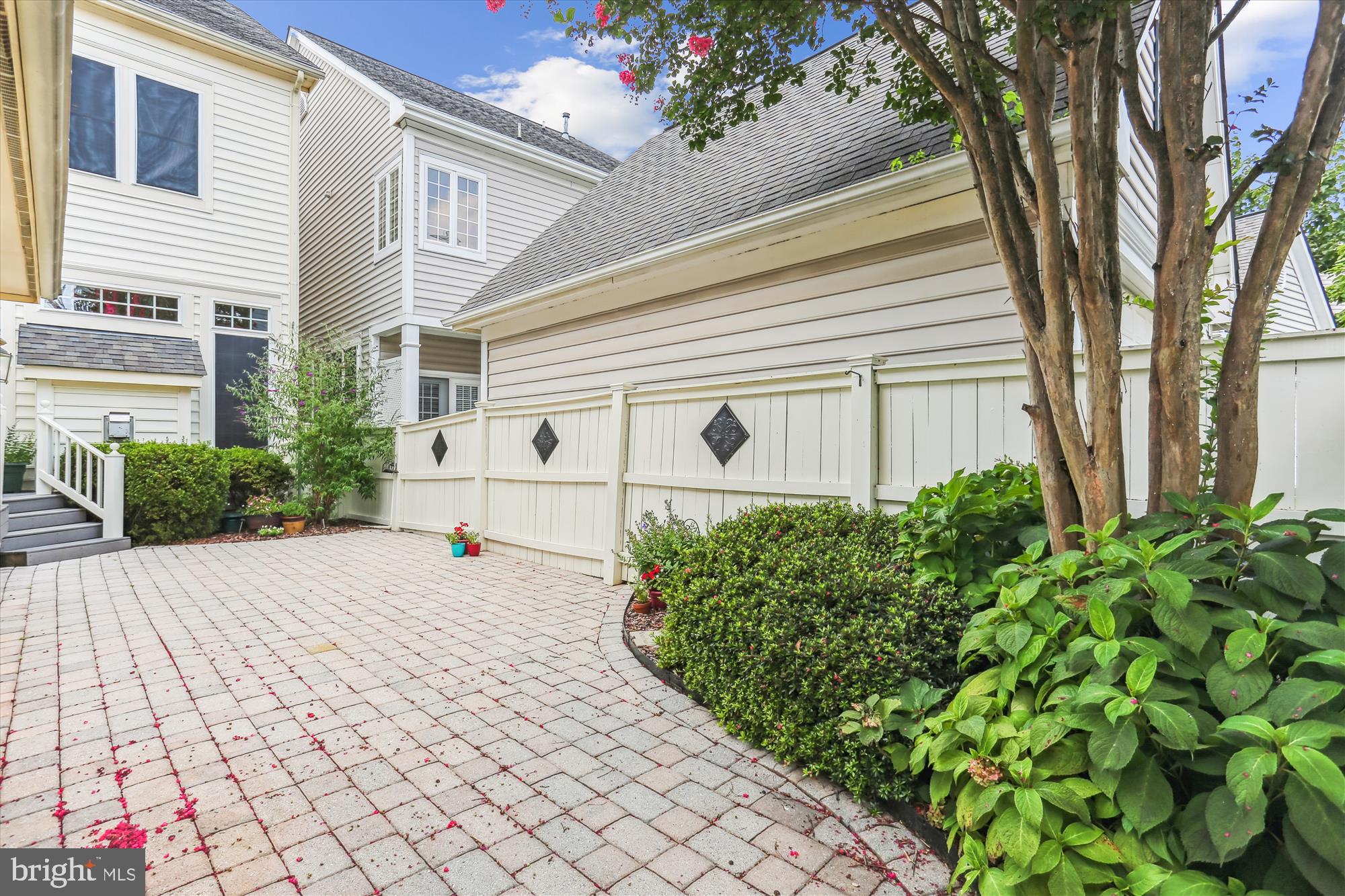 LAKELANDS - Residential