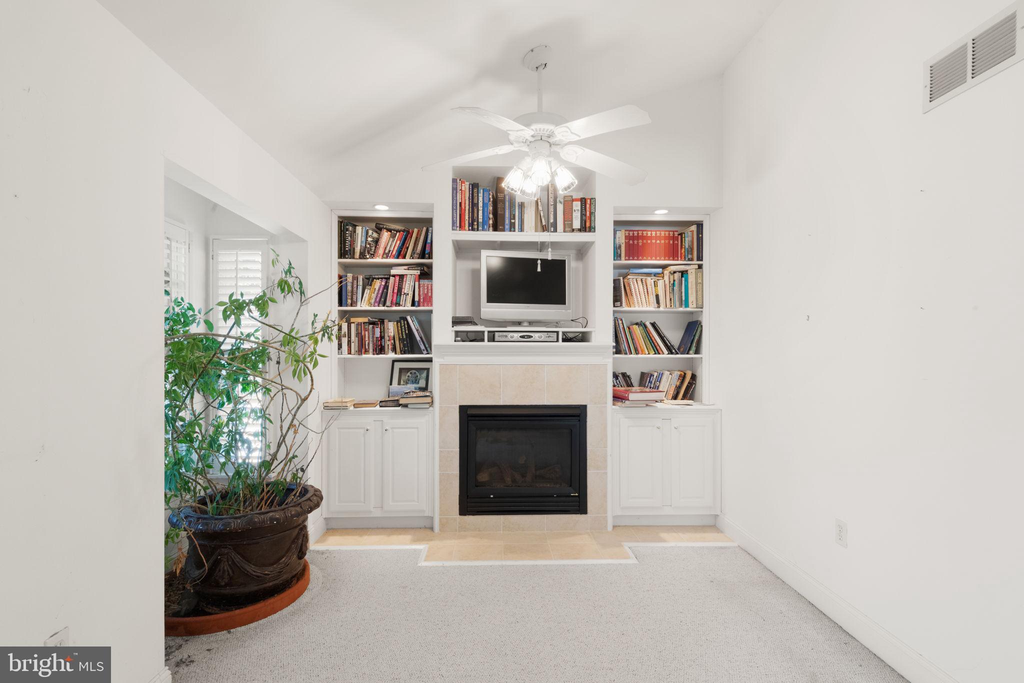 MIDDLE RIVER - Residential