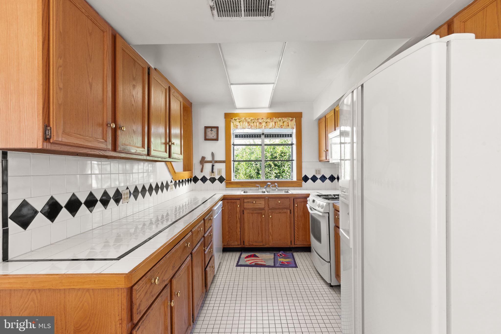 MIDDLE RIVER - Residential