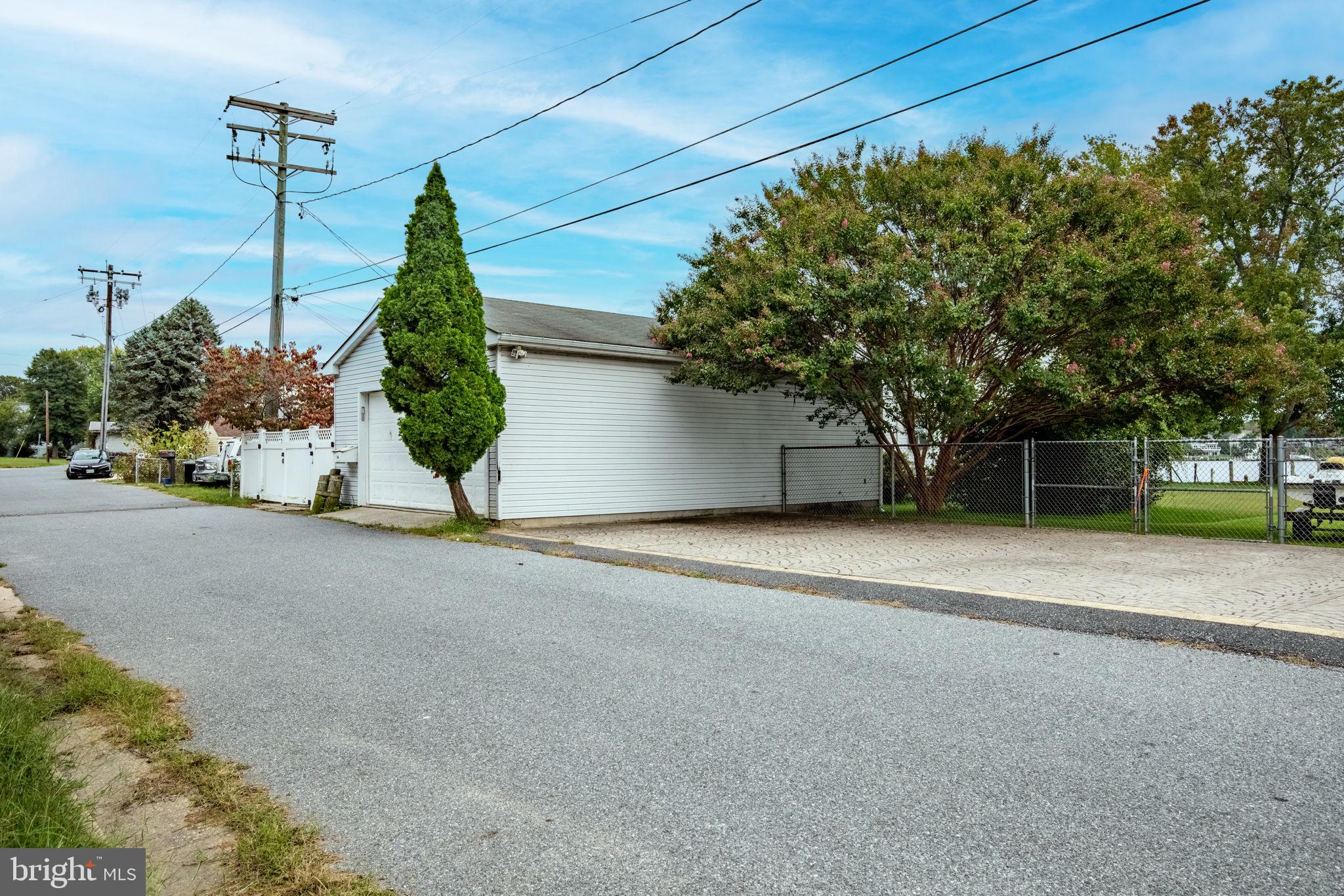 MIDDLE RIVER - Residential