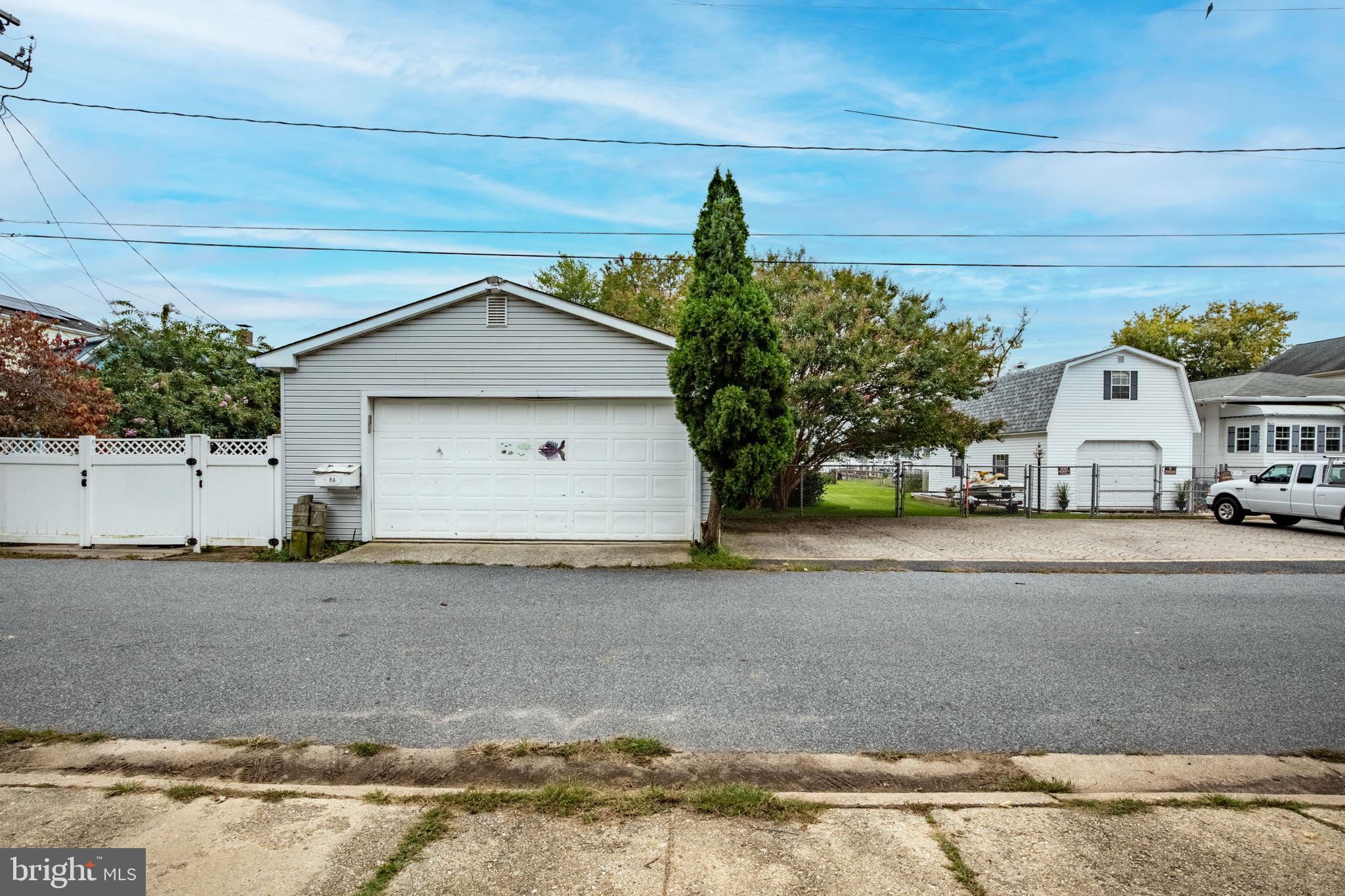 MIDDLE RIVER - Residential