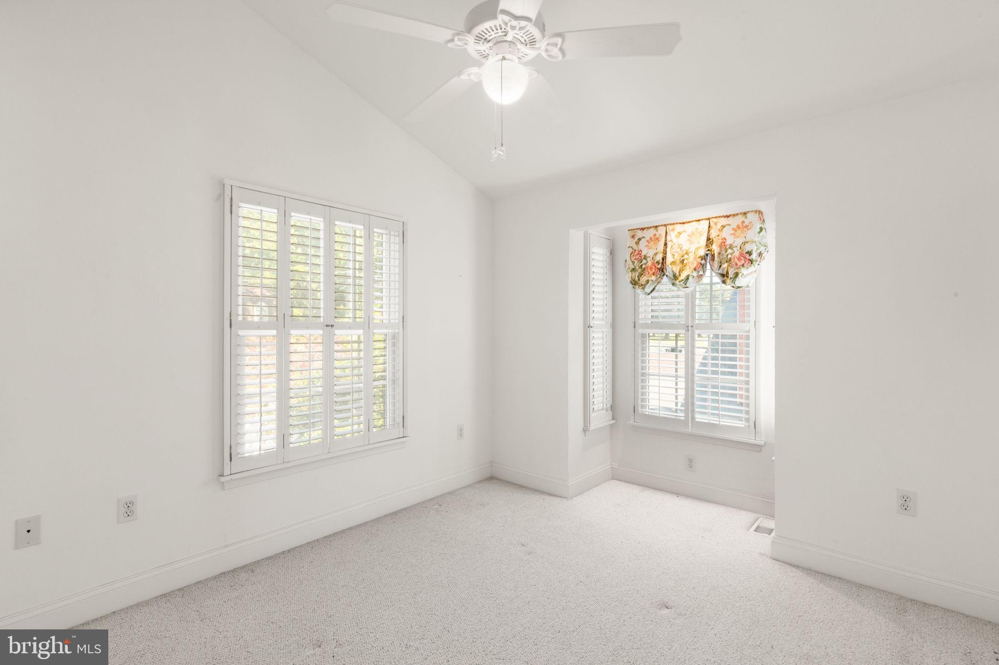 MIDDLE RIVER - Residential