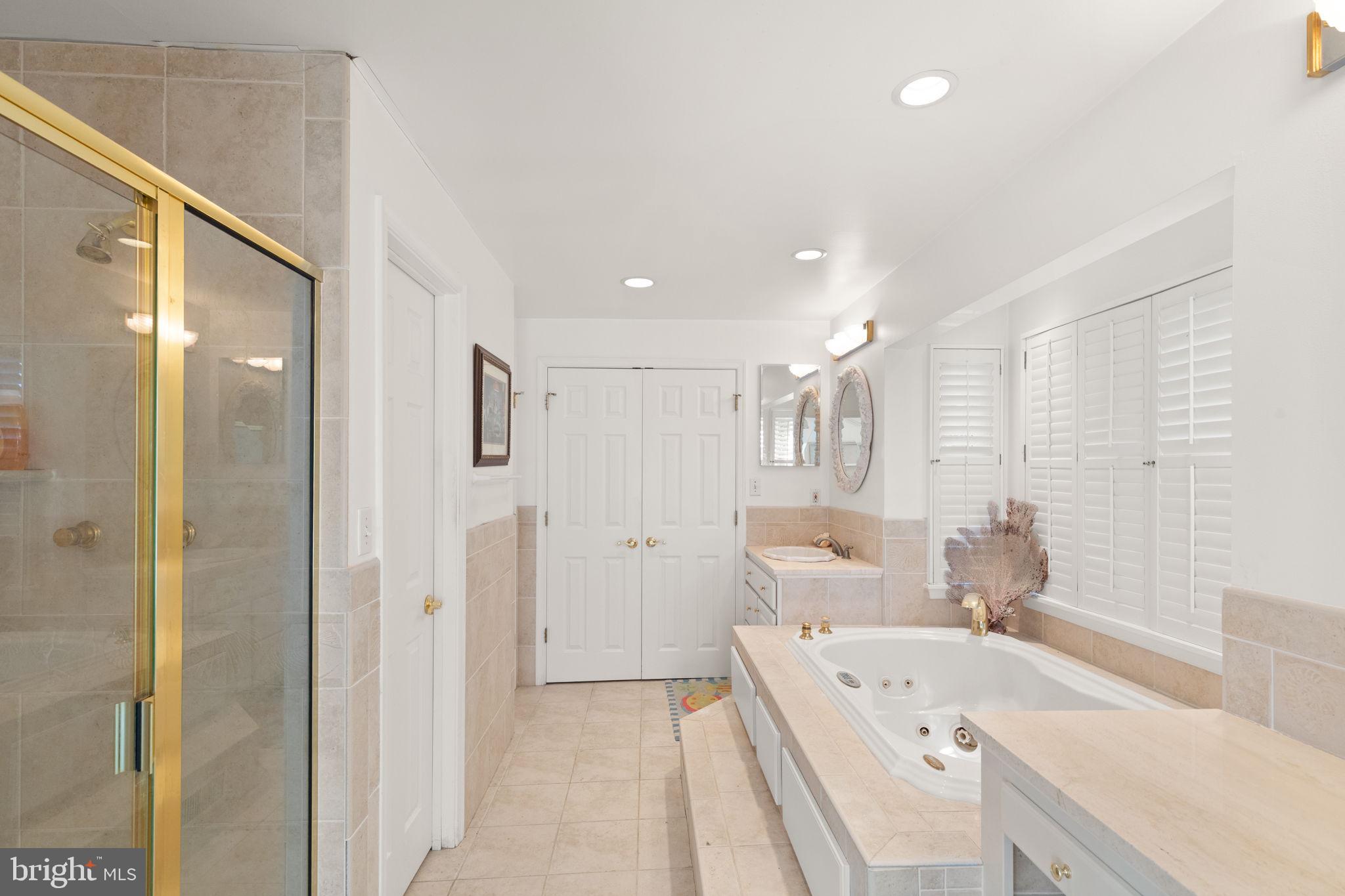 MIDDLE RIVER - Residential