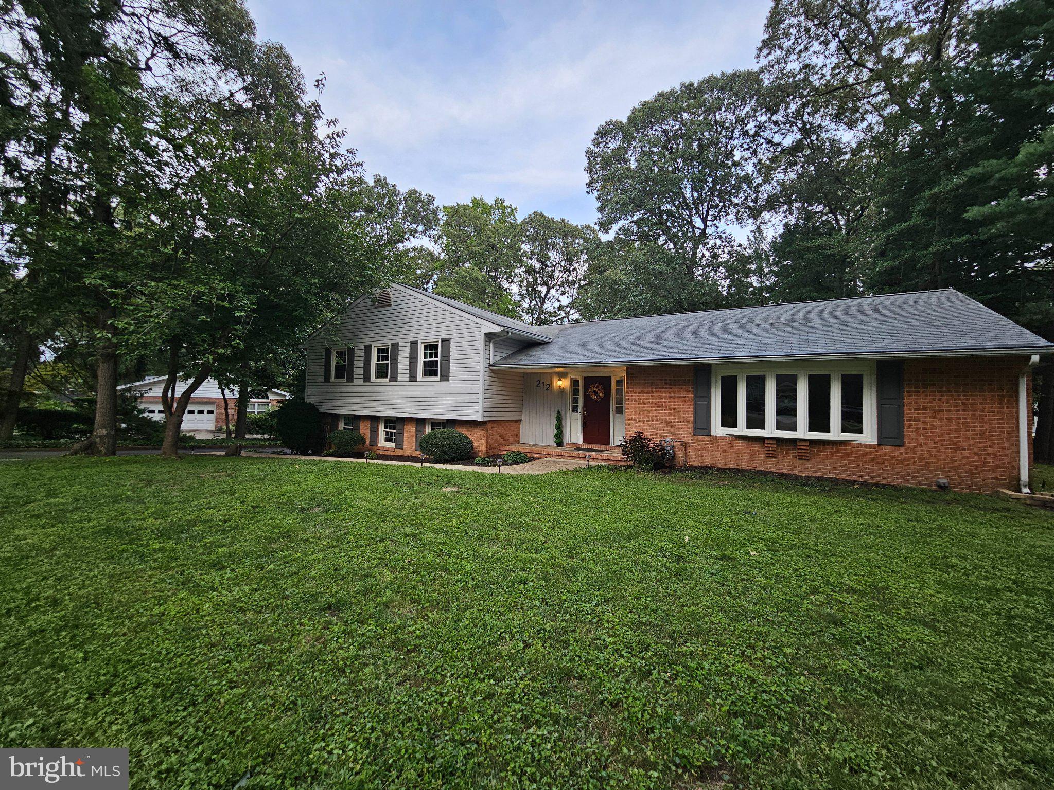 212 OAK AVENUE