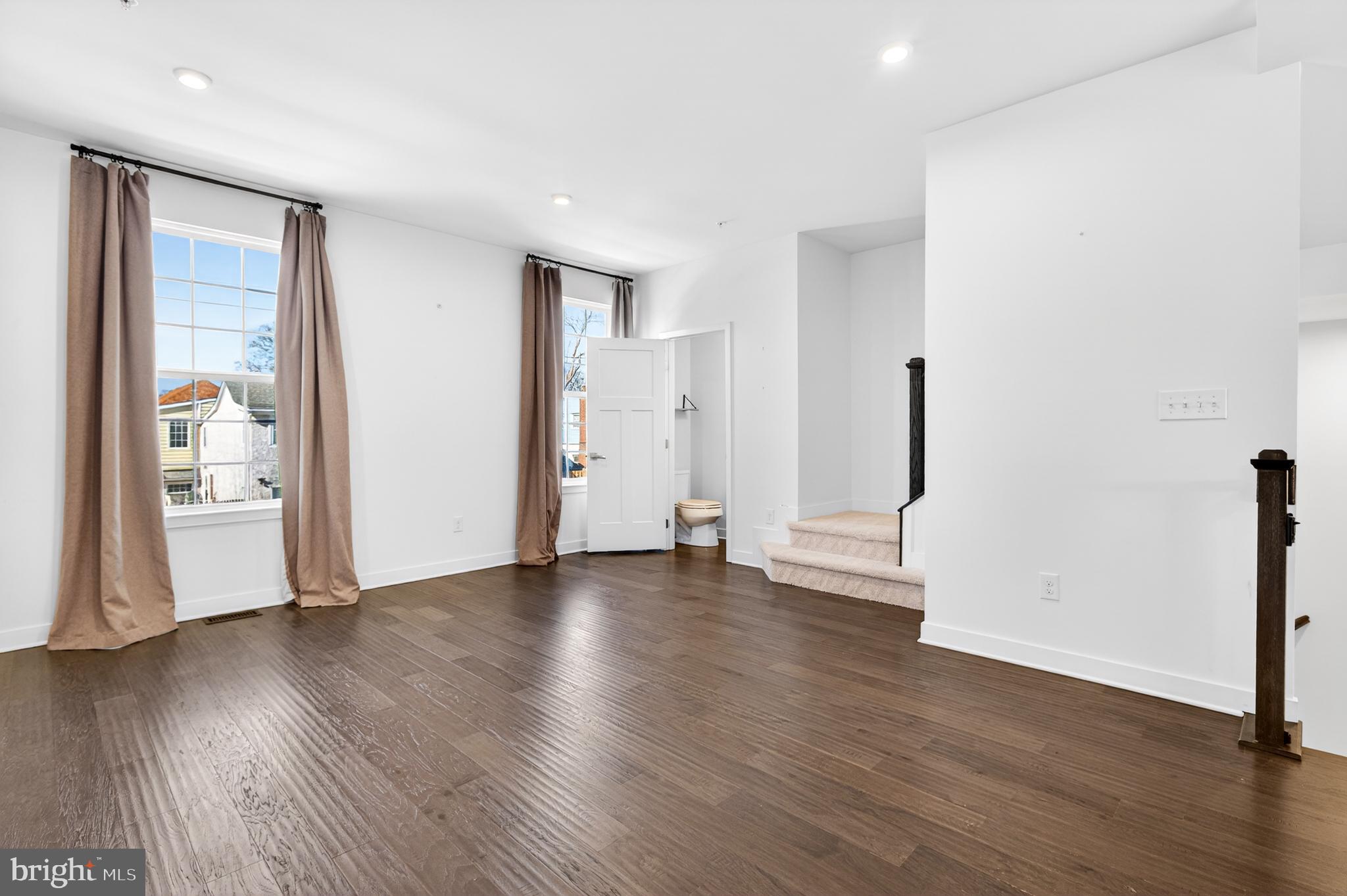 422 E BARNARD STREET