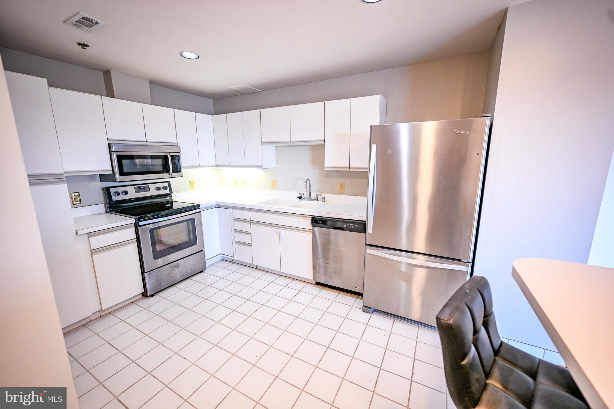 ANCHORAGE TOWERS - Residential