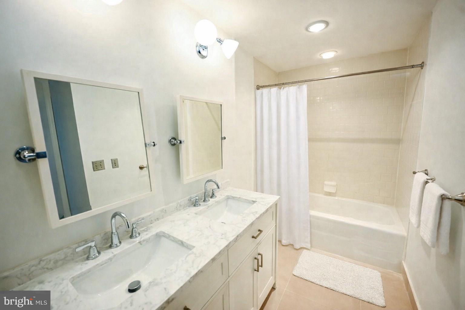 ANCHORAGE TOWERS - Residential