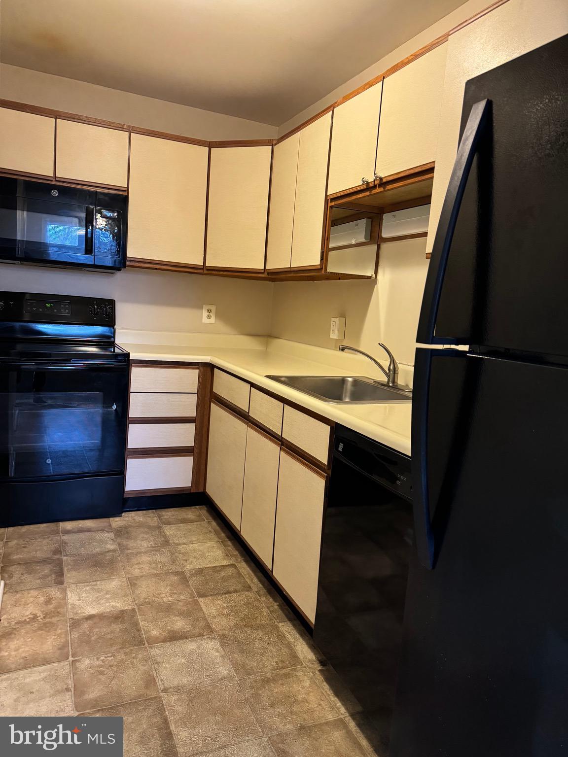 WARREN LODGE CONDOMINIUMS - Residential