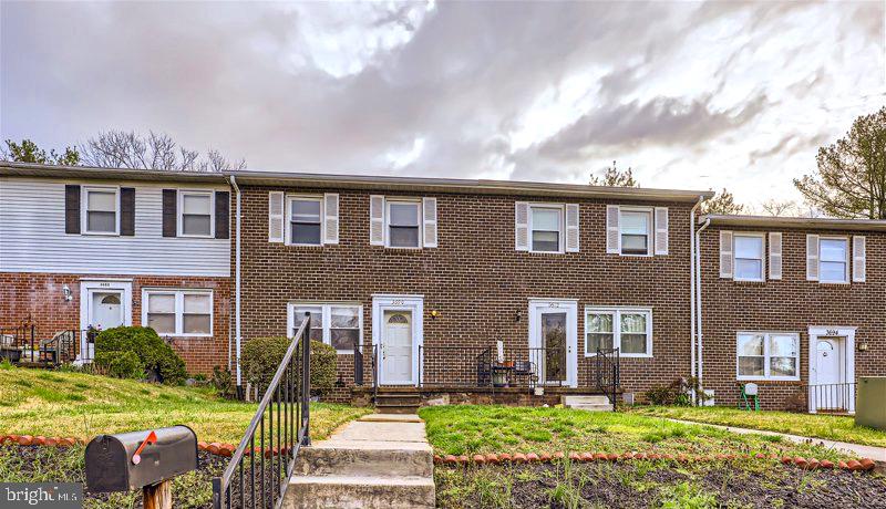 DOUBLE ROCK TOWNHOUSES - Residential Lease
