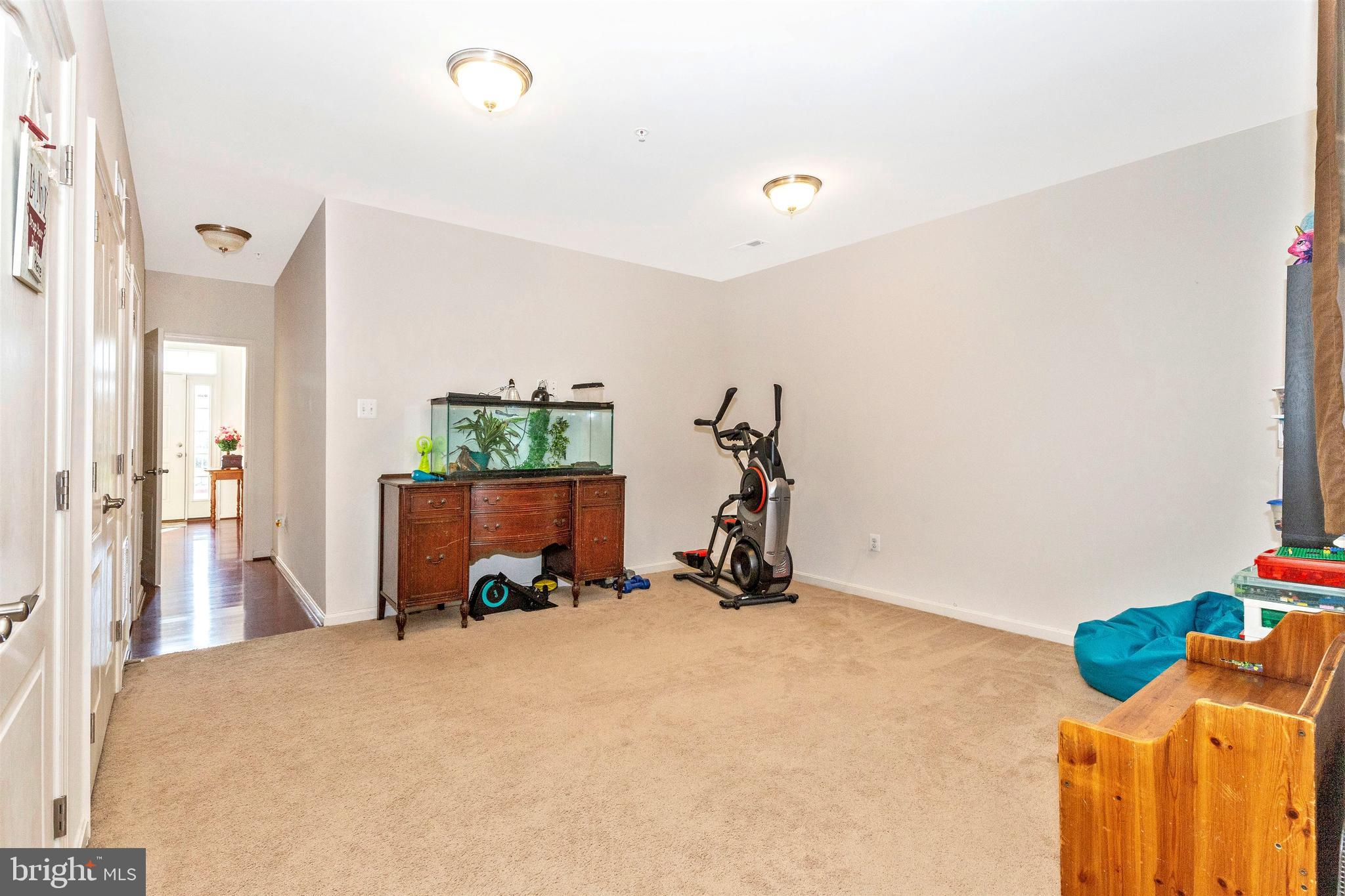 COLLEGIATE ACRES - Residential