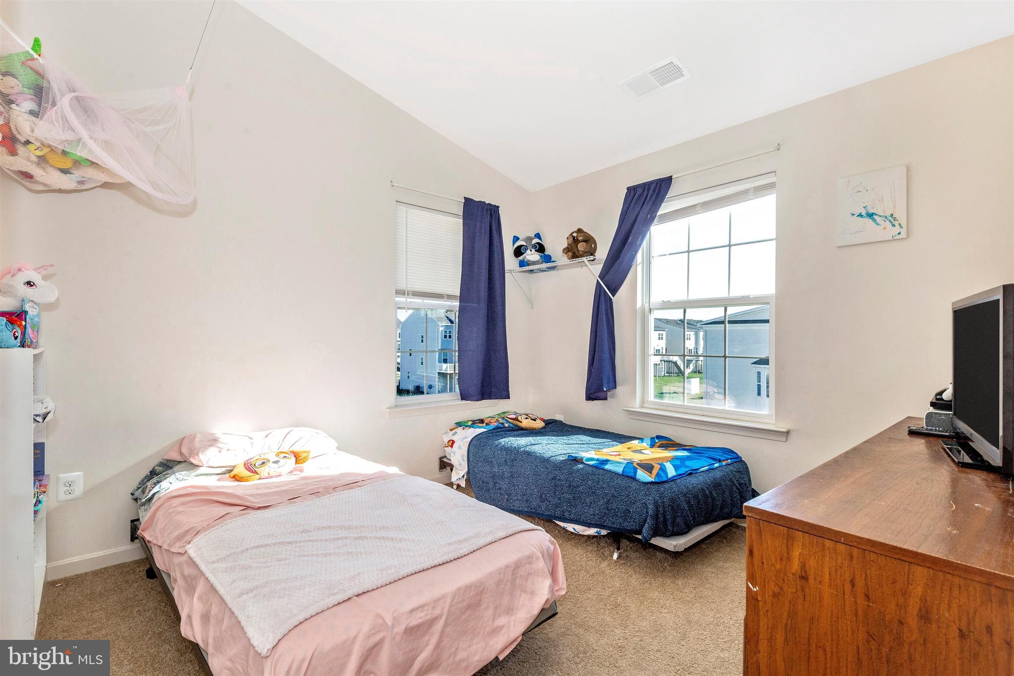 COLLEGIATE ACRES - Residential