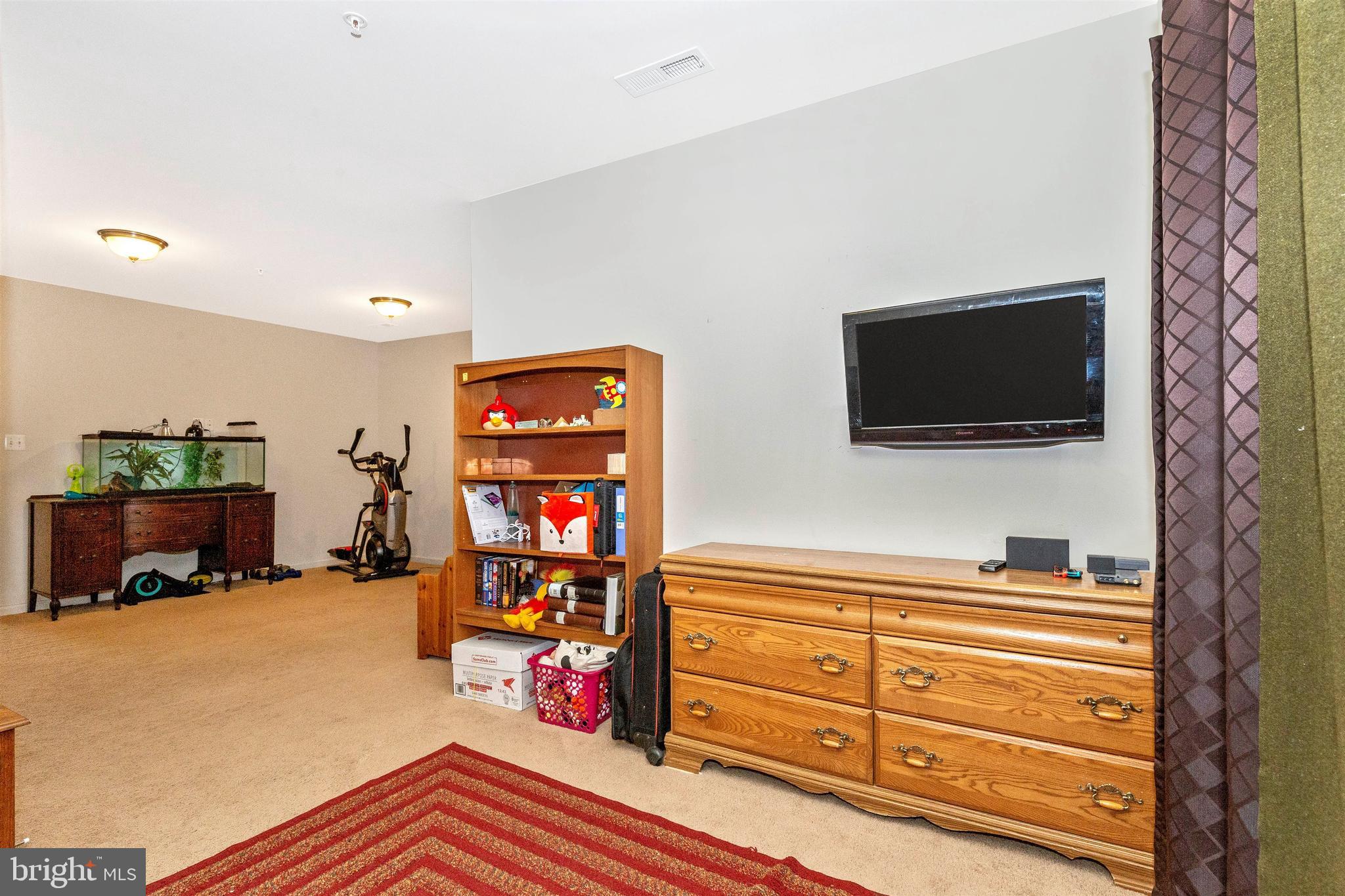 COLLEGIATE ACRES - Residential